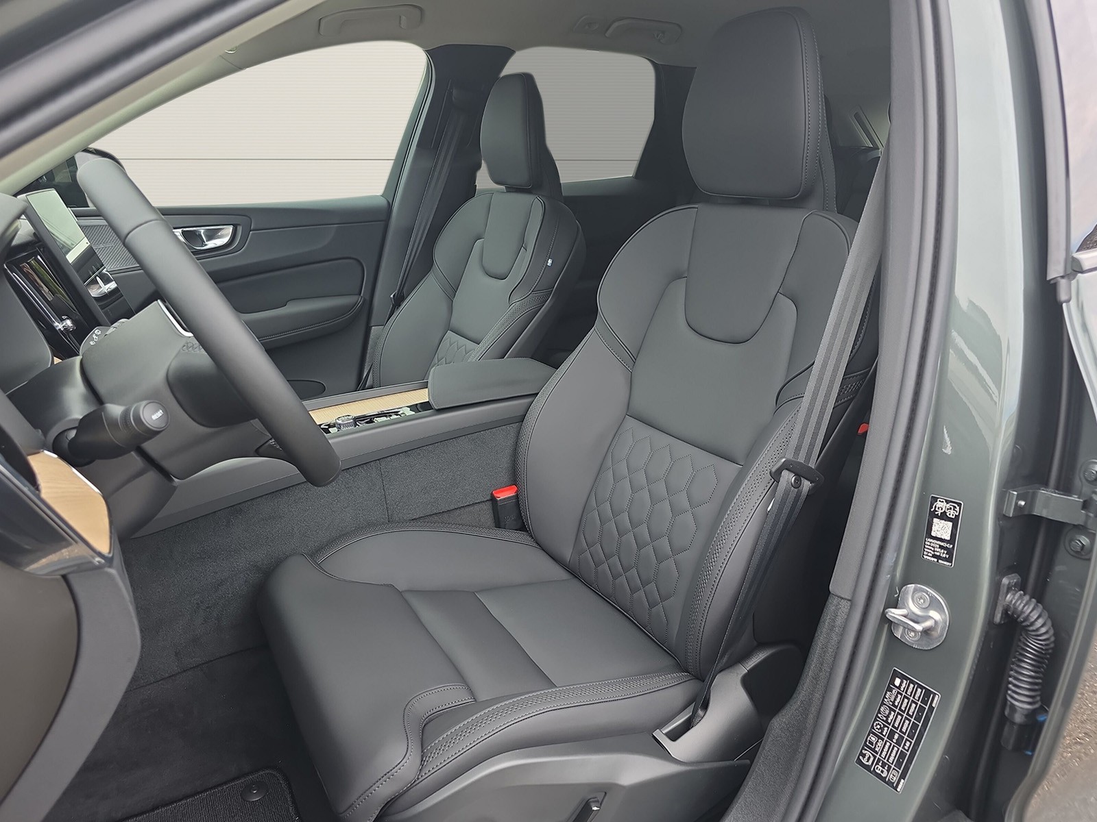 VOLVO XC60 2.0 T6 TE Plus Dark eAWD-image-7