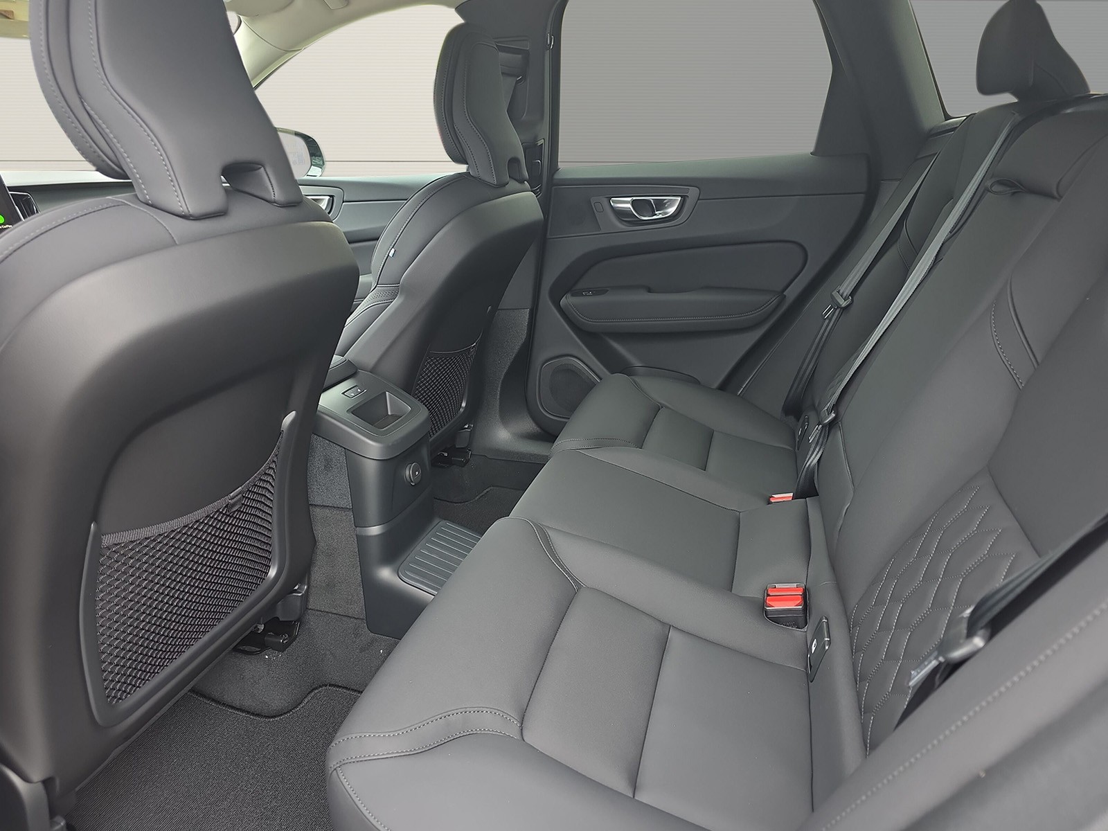 VOLVO XC60 2.0 T6 TE Plus Dark eAWD-image-14