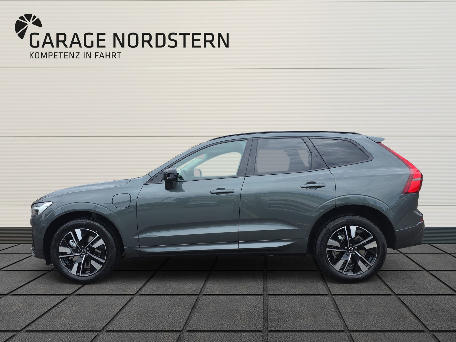 VOLVO XC60 2.0 T6 TE Plus Dark eAWD-showroom-element-1
