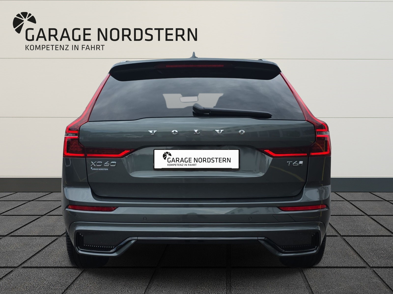 VOLVO XC60 2.0 T6 TE Plus Dark eAWD-showroom-element-3