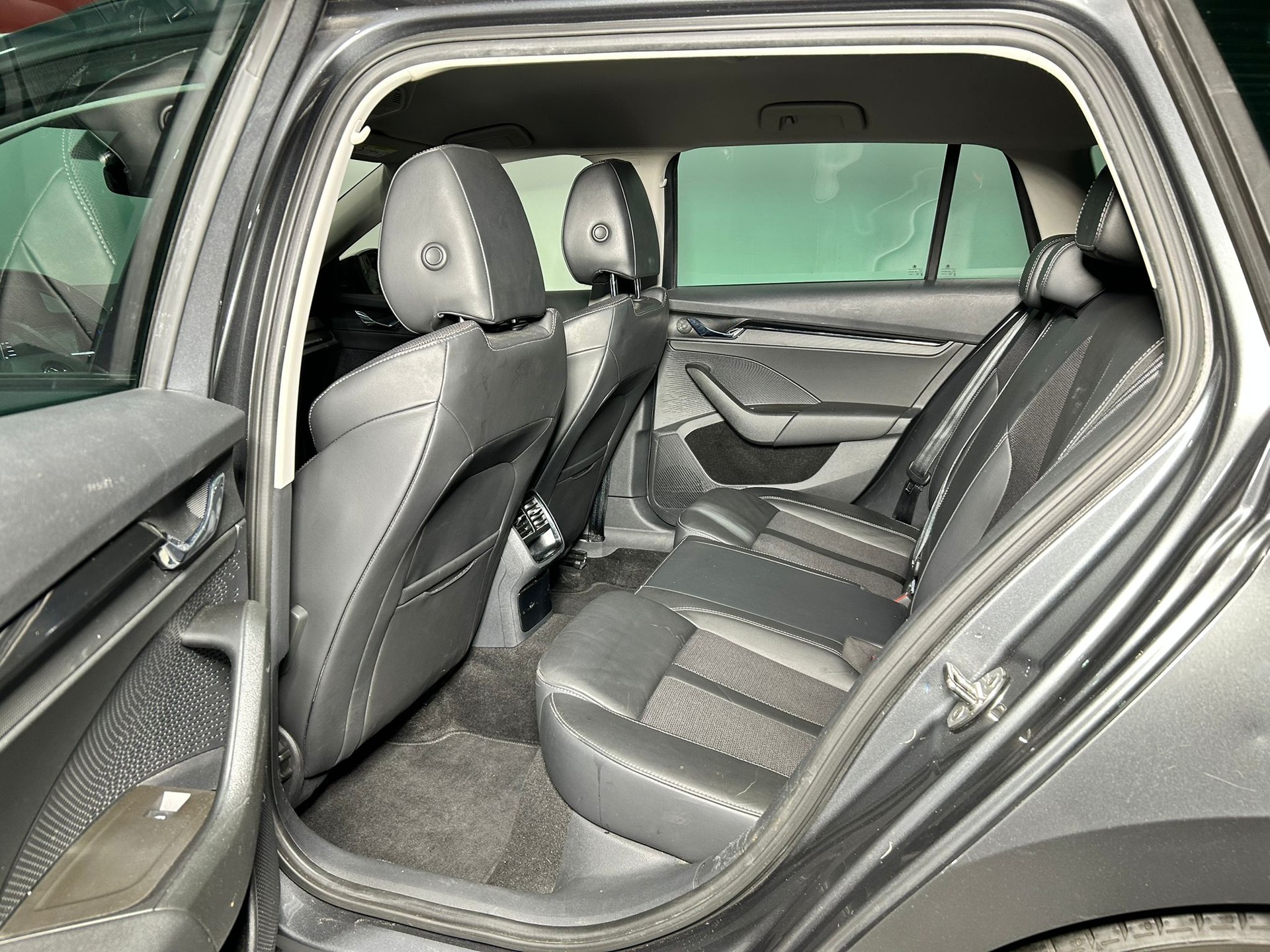 SKODA Octavia Combi 2.0 TDI Ambition 4x4 DSG-image-8