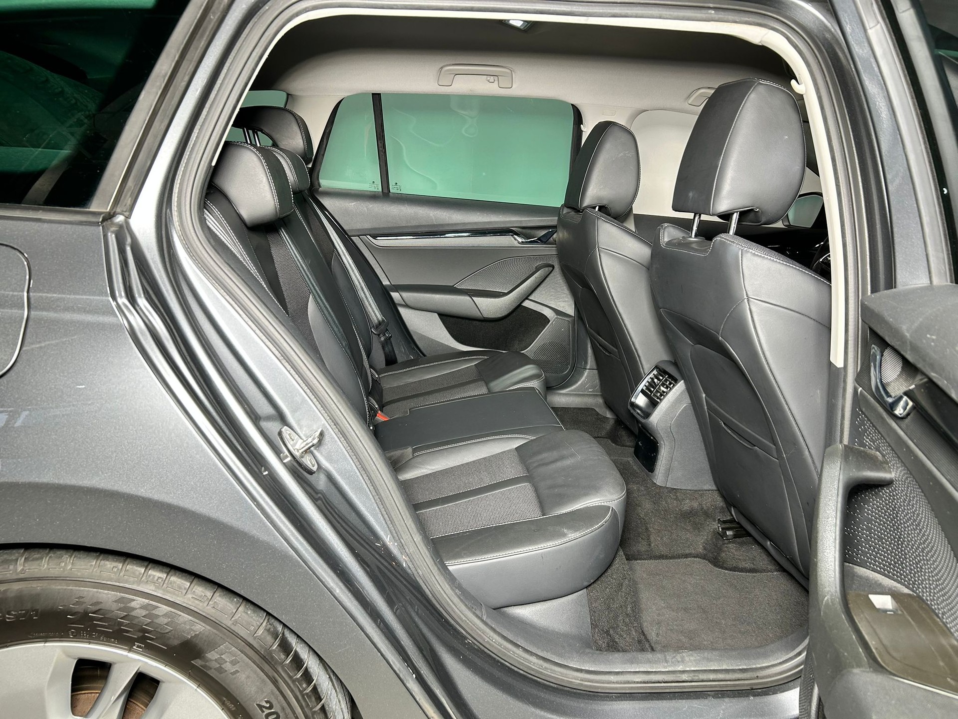 SKODA Octavia Combi 2.0 TDI Ambition 4x4 DSG-image-9