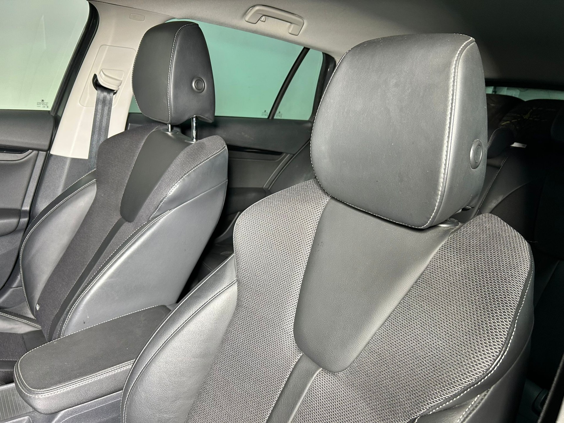 SKODA Octavia Combi 2.0 TDI Ambition 4x4 DSG-image-18