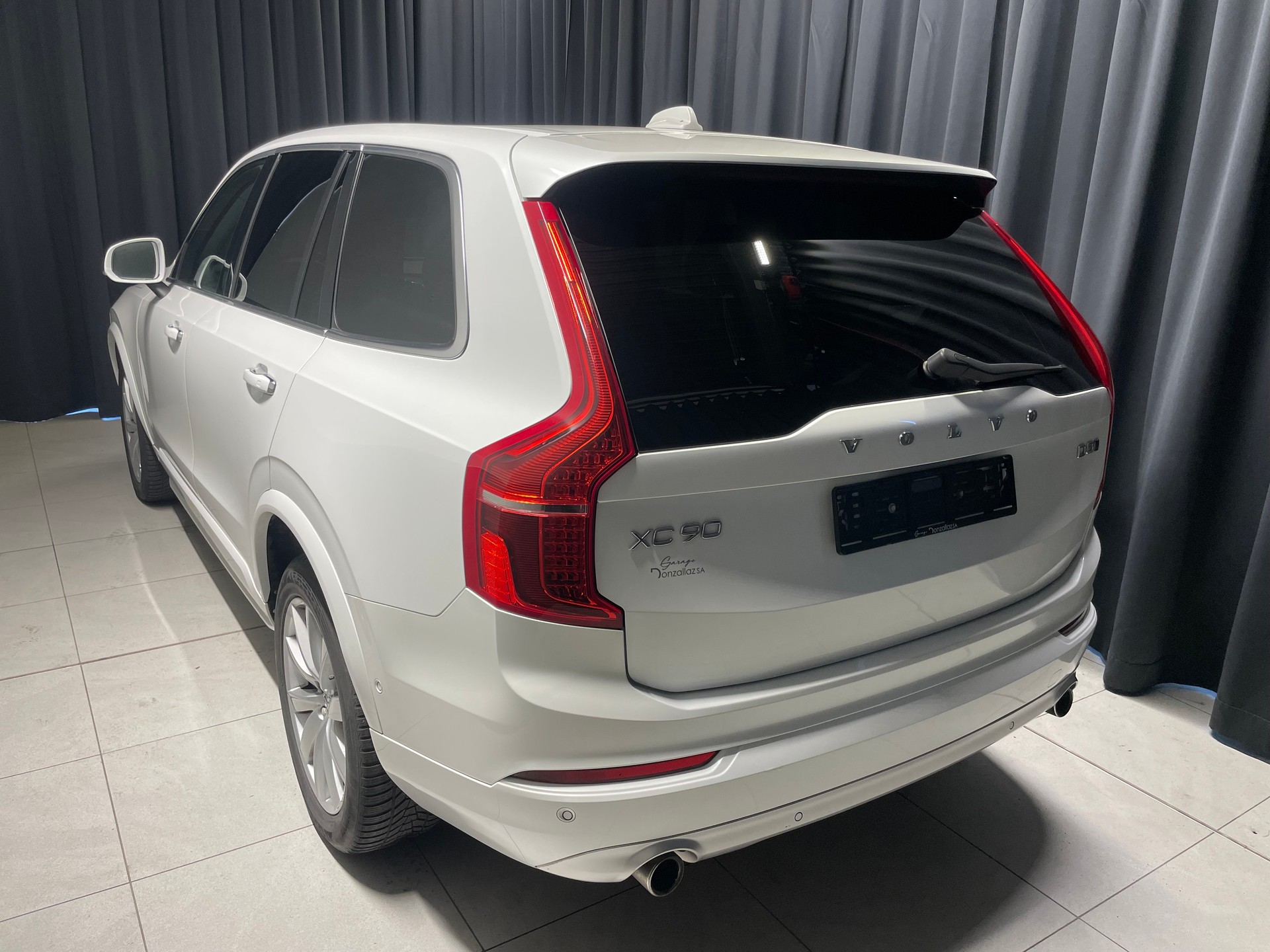 VOLVO XC90 D5 AWD Kinetic Geartronic (60)-image-3