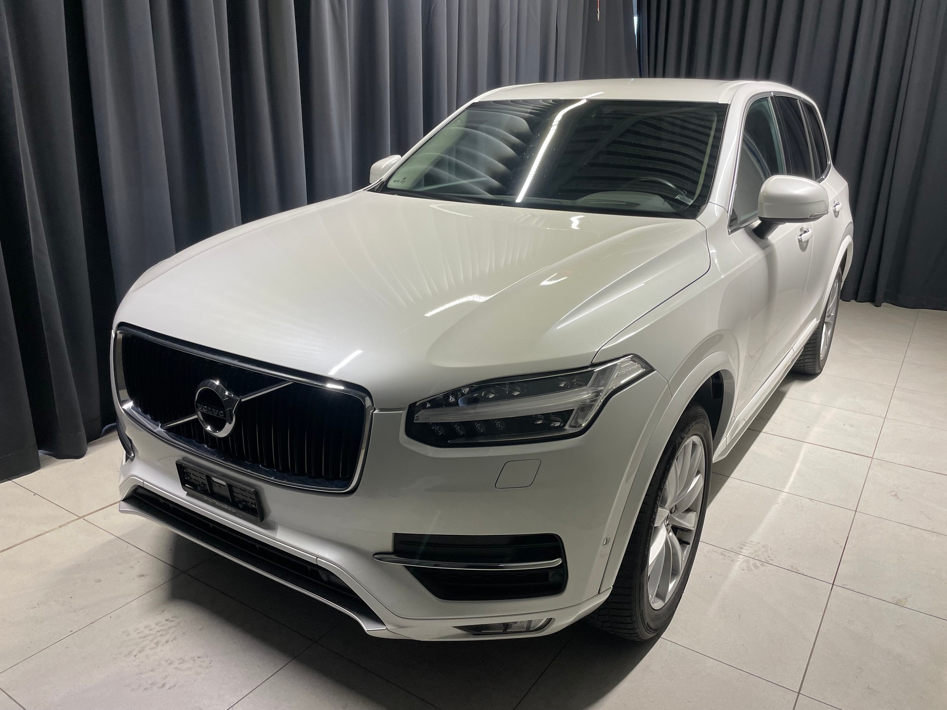 VOLVO XC90 D5 AWD Kinetic Geartronic (60)-image-2