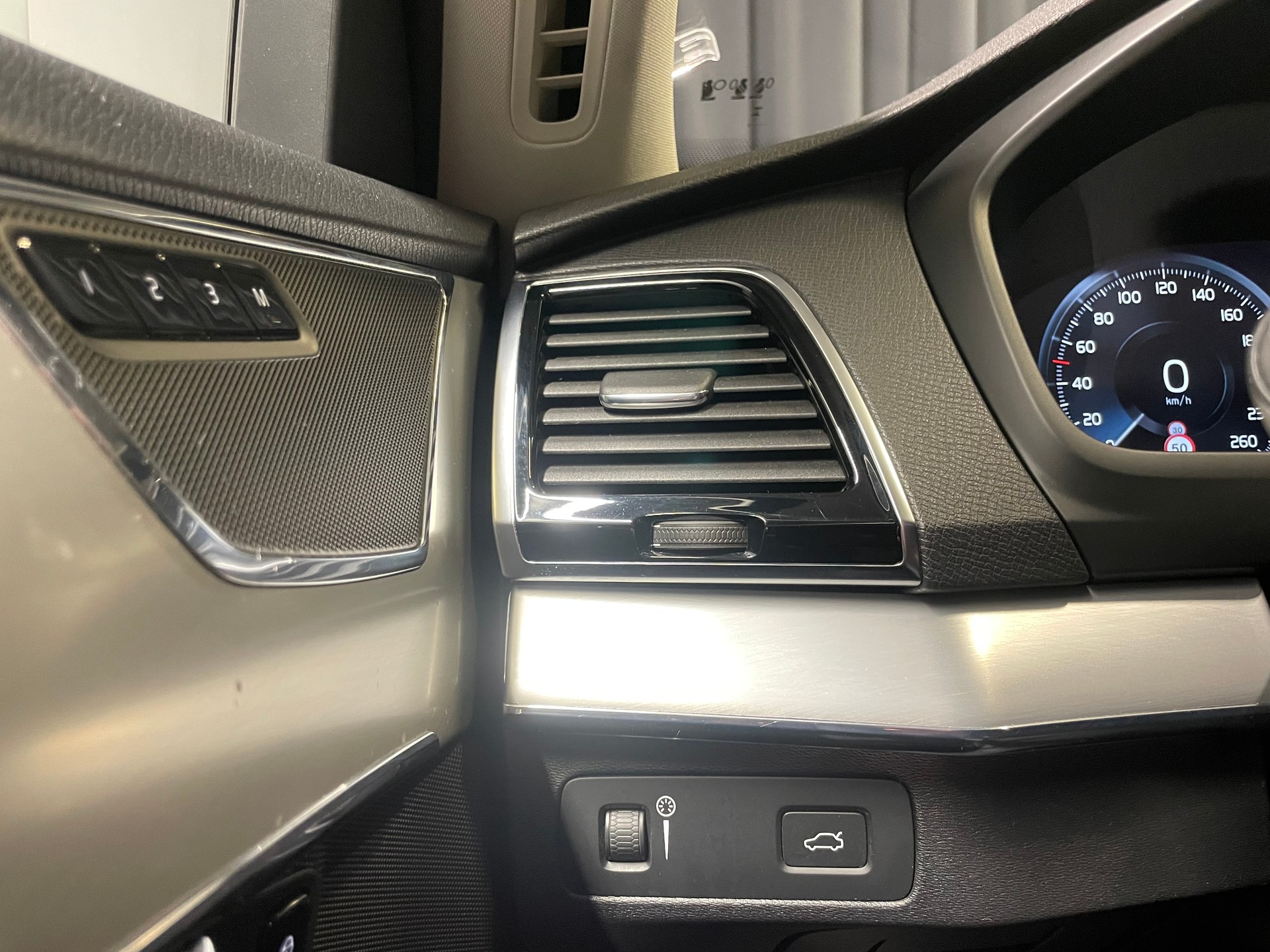 VOLVO XC90 D5 AWD Kinetic Geartronic (60)-image-17