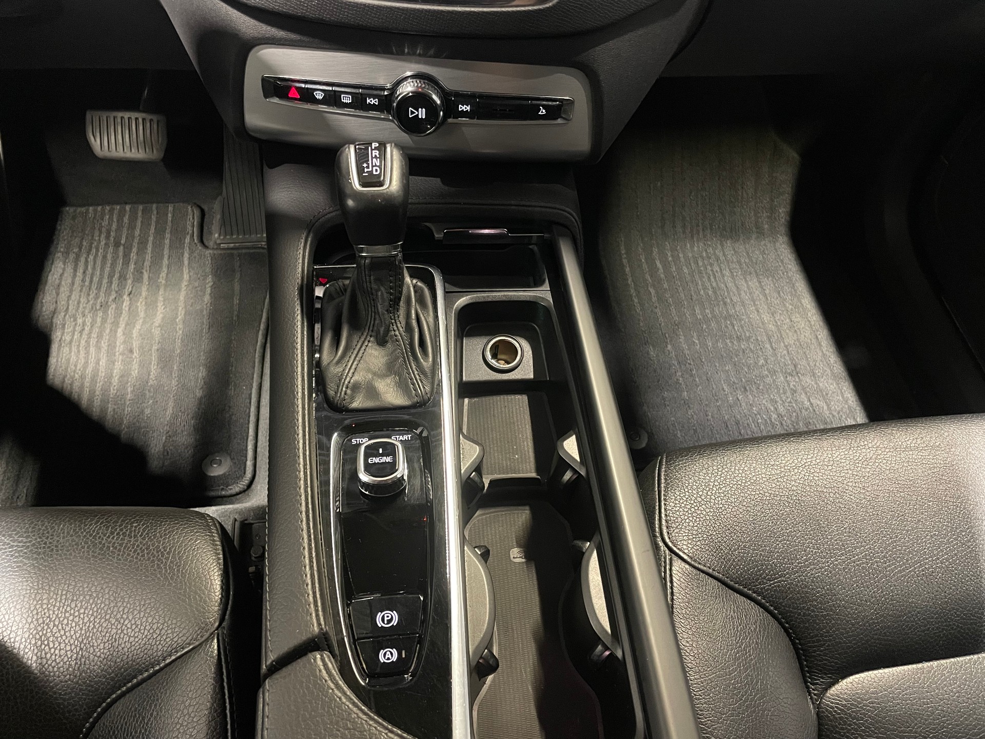 VOLVO XC90 D5 AWD Kinetic Geartronic (60)-image-16