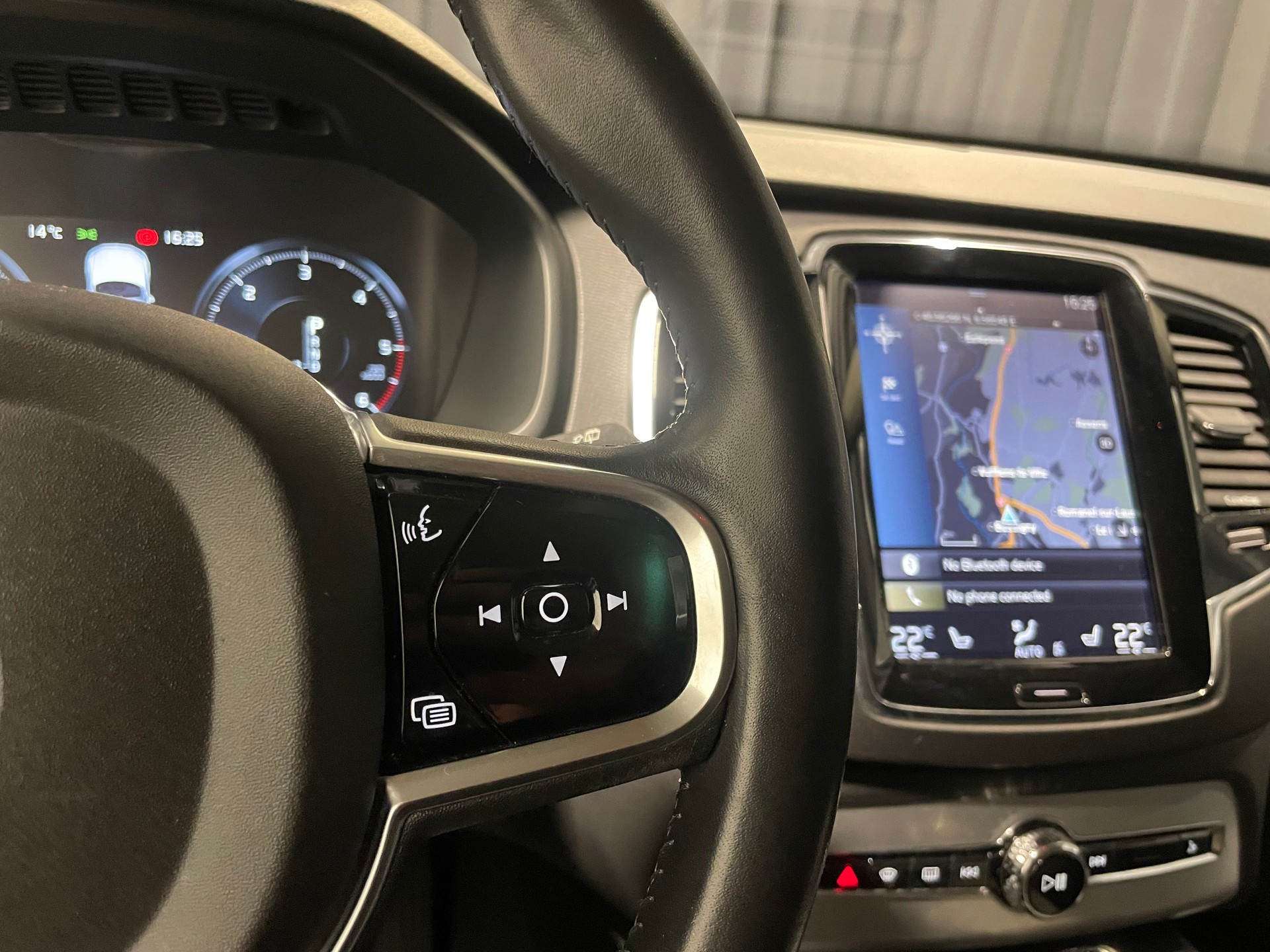 VOLVO XC90 D5 AWD Kinetic Geartronic (60)-image-12