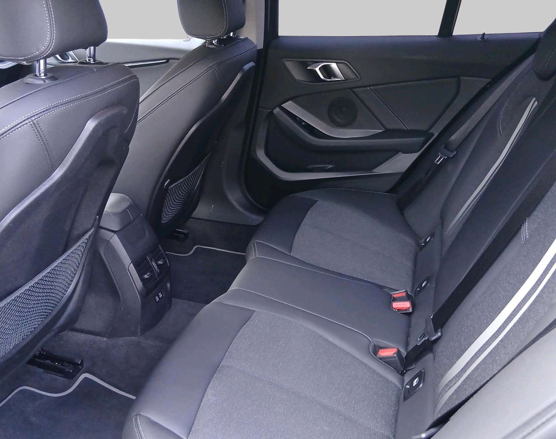 BMW 1 Series F40 120d xDrive-image-3