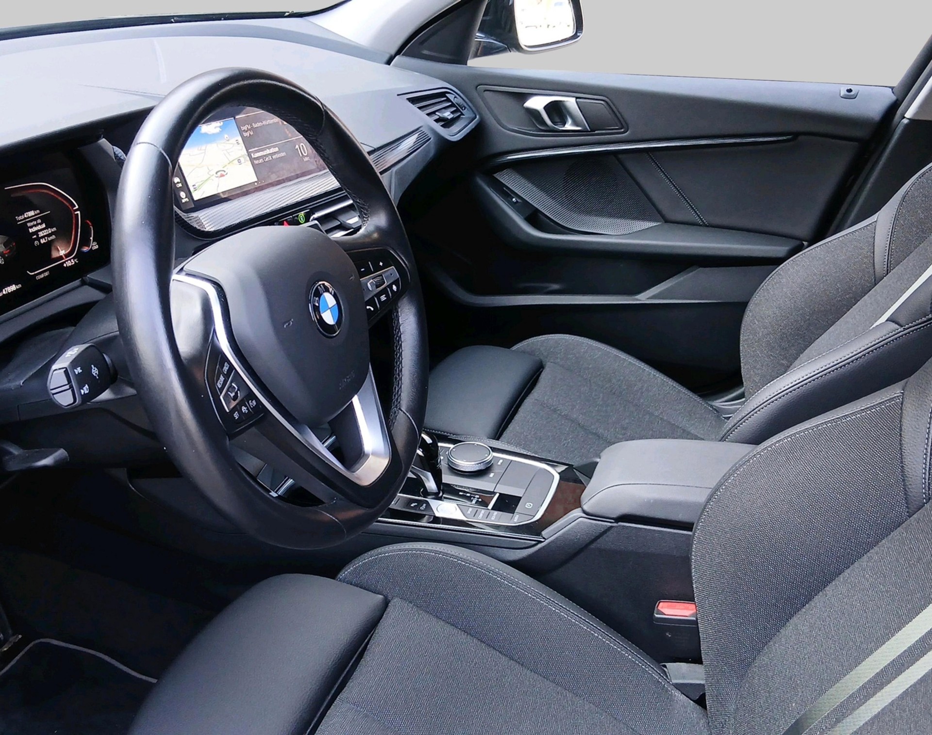 BMW 1 Series F40 120d xDrive-image-2