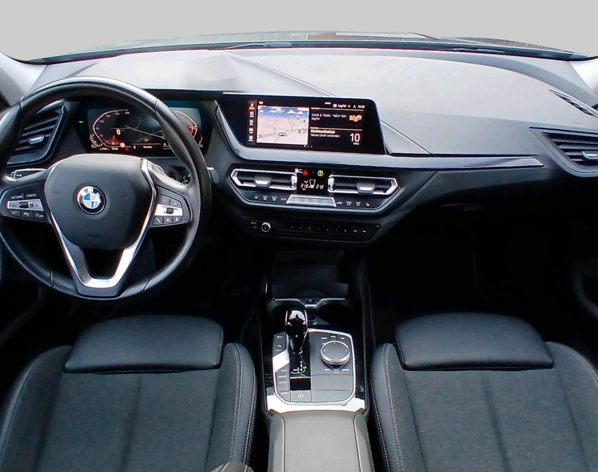 BMW 1 Series F40 120d xDrive-image-4