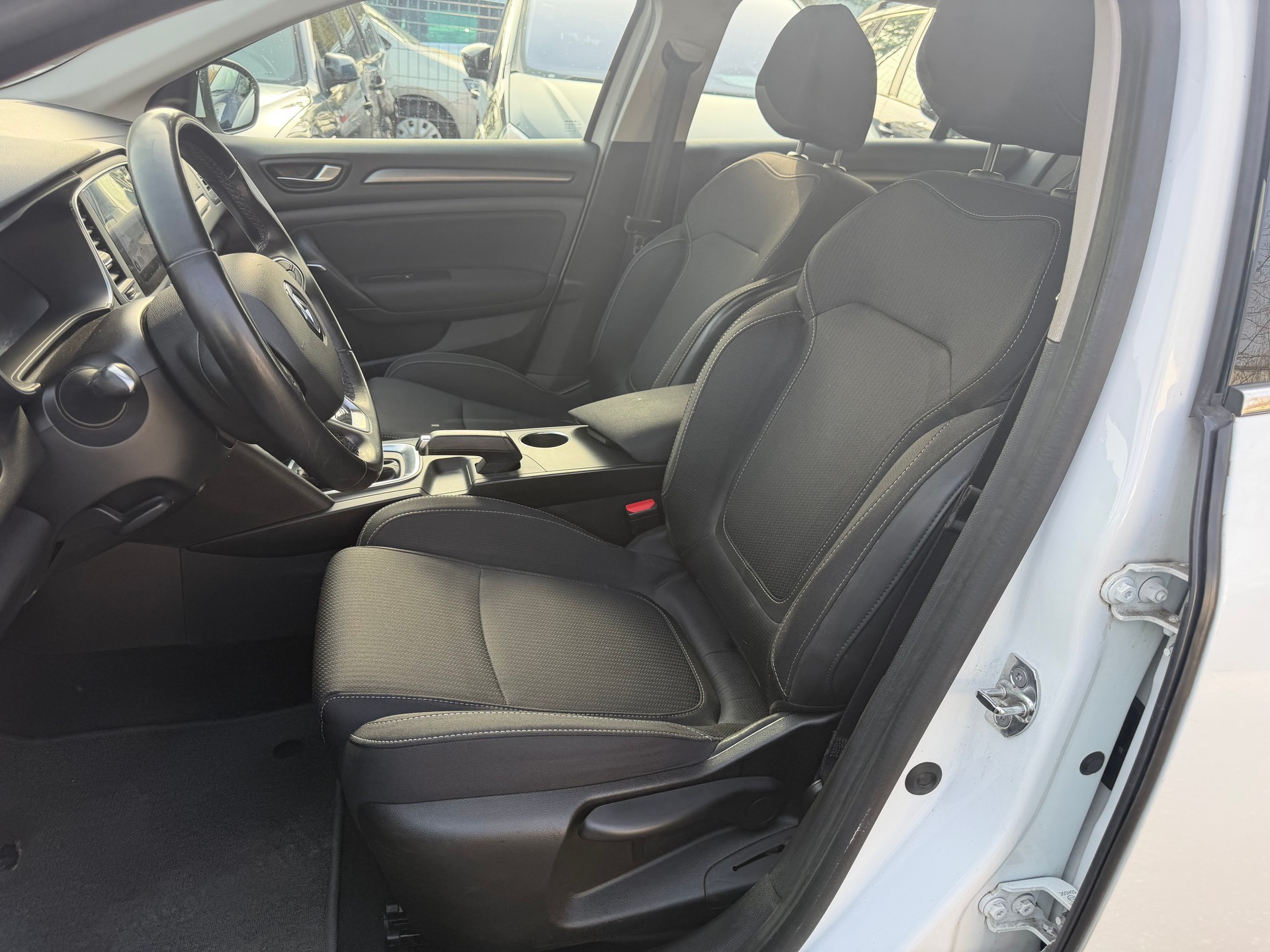 RENAULT Mégane Grandtour 1.5 dCi Business EDC * Gr. Navi * Klima-auto * PDC V+H * Tempomat * Frisch Ab MFK-image-2
