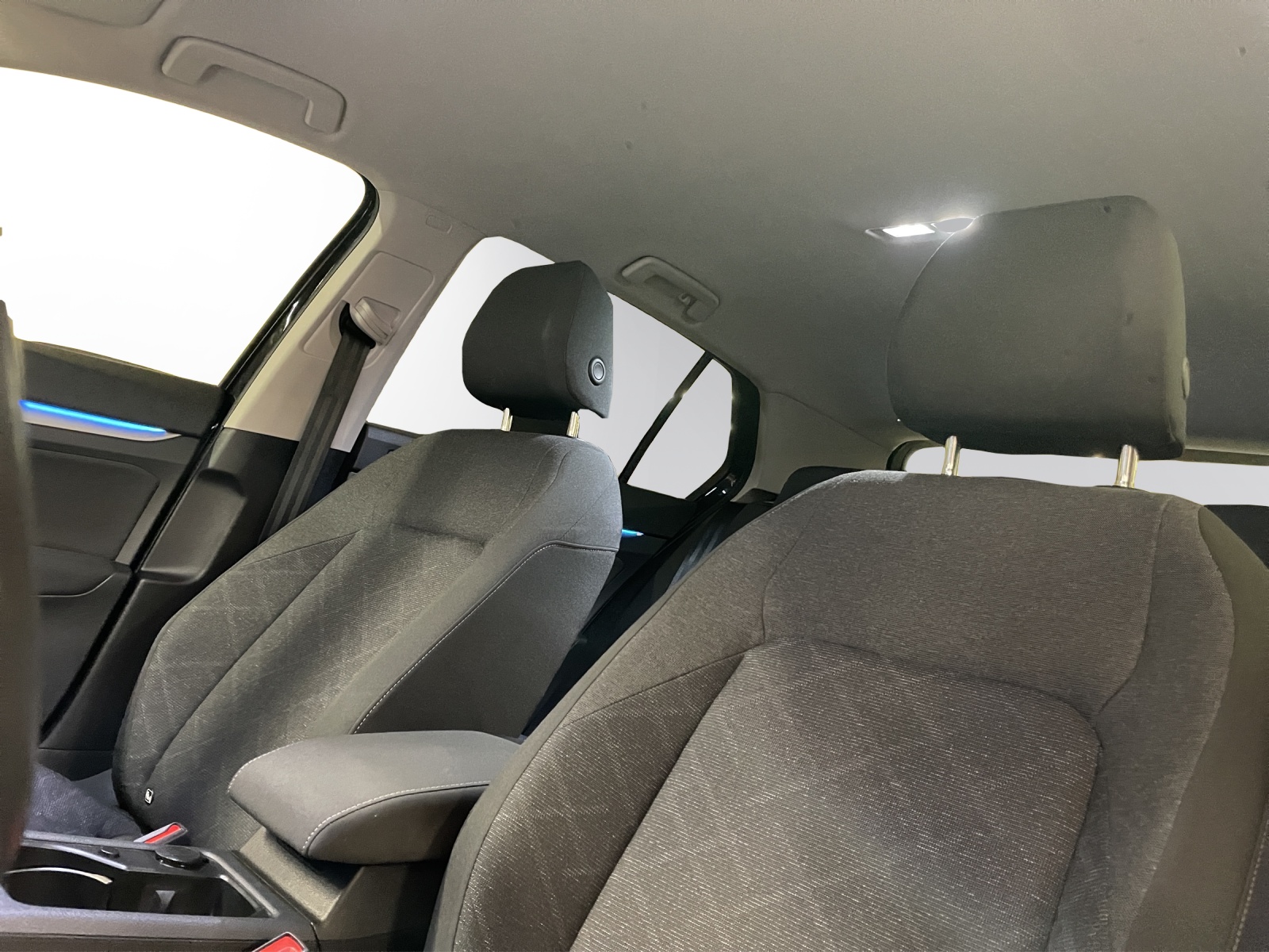 VW Golf 1.0 eTSI mHEV Life-image-8