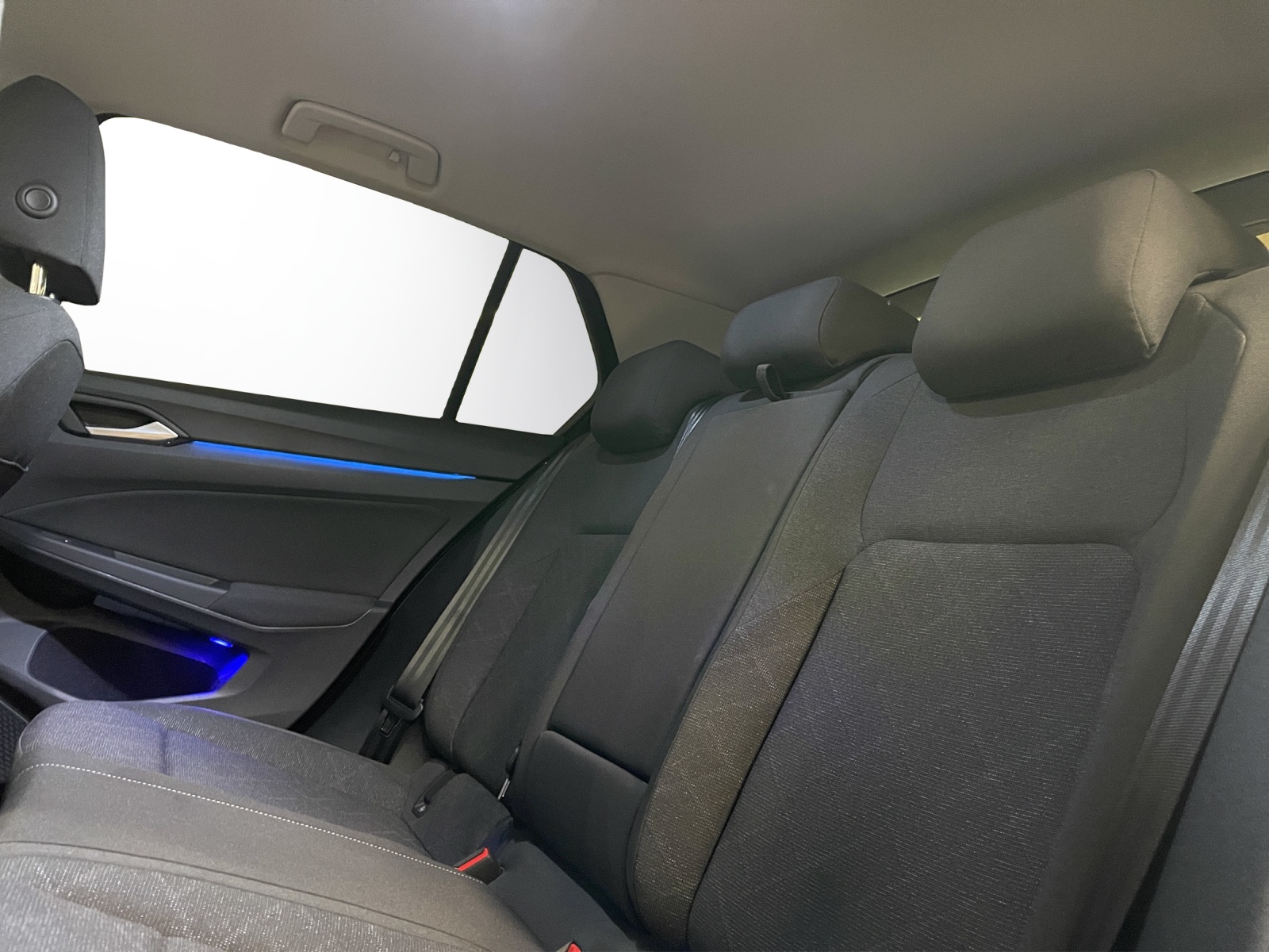 VW Golf 1.0 eTSI mHEV Life-image-9