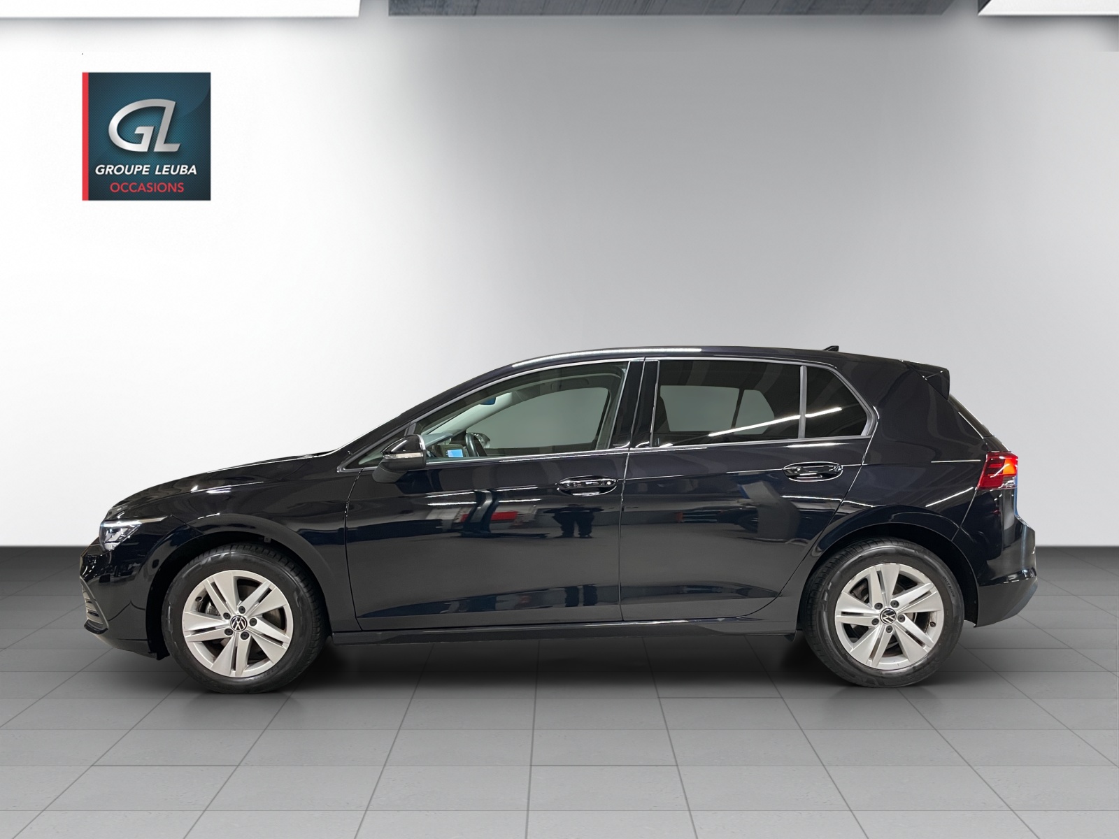 VW Golf 1.0 eTSI mHEV Life-image-2
