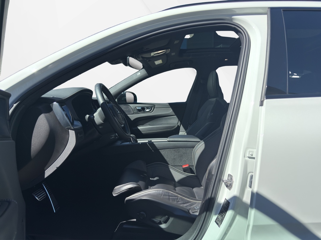 VOLVO XC60 T8 eAWD R-Design Geartronic-image-8