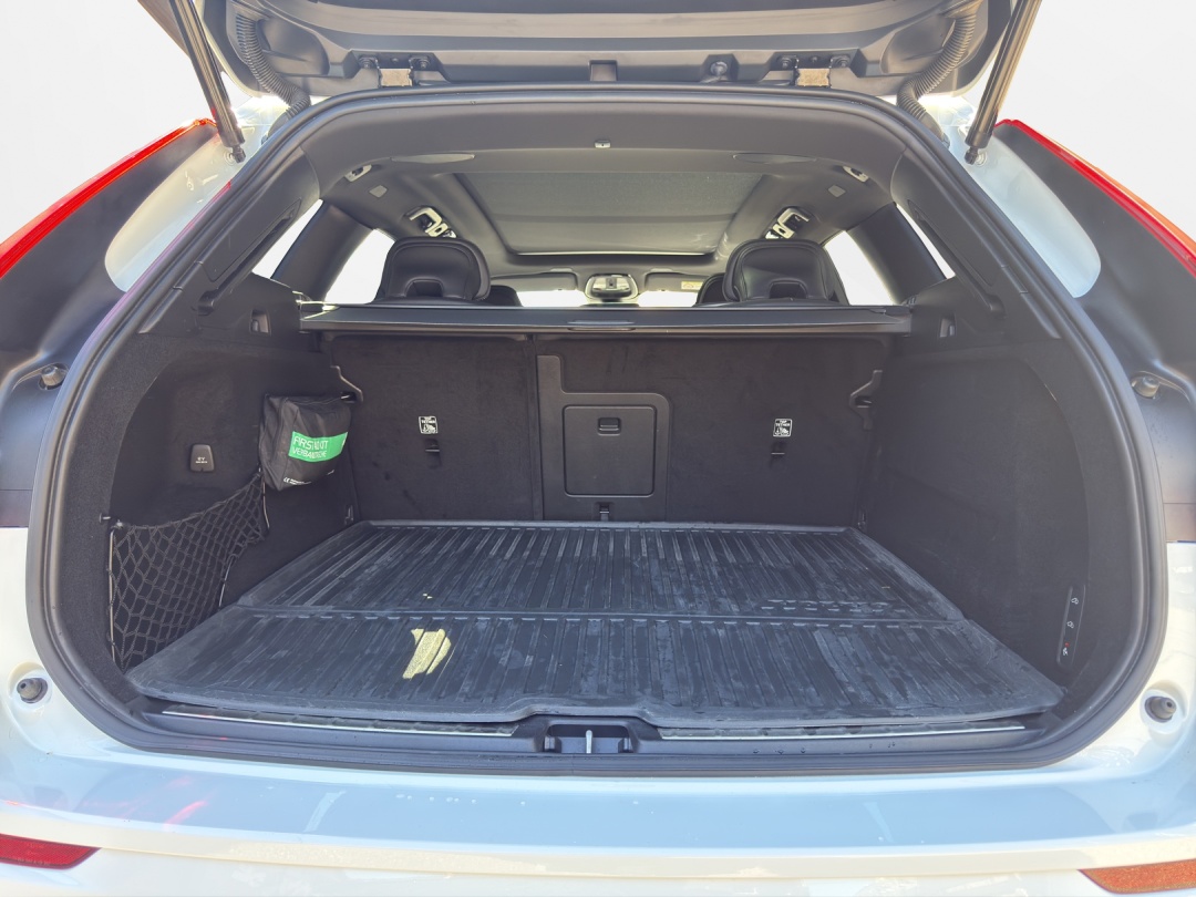 VOLVO XC60 T8 eAWD R-Design Geartronic-image-12