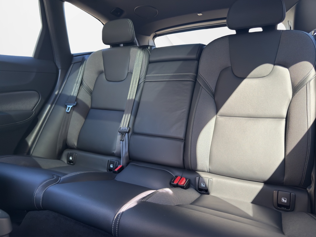 VOLVO XC60 T8 eAWD R-Design Geartronic-image-10