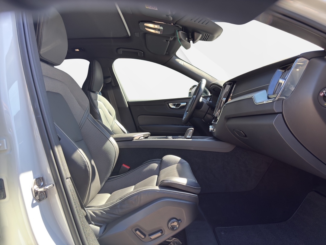 VOLVO XC60 T8 eAWD R-Design Geartronic-image-11