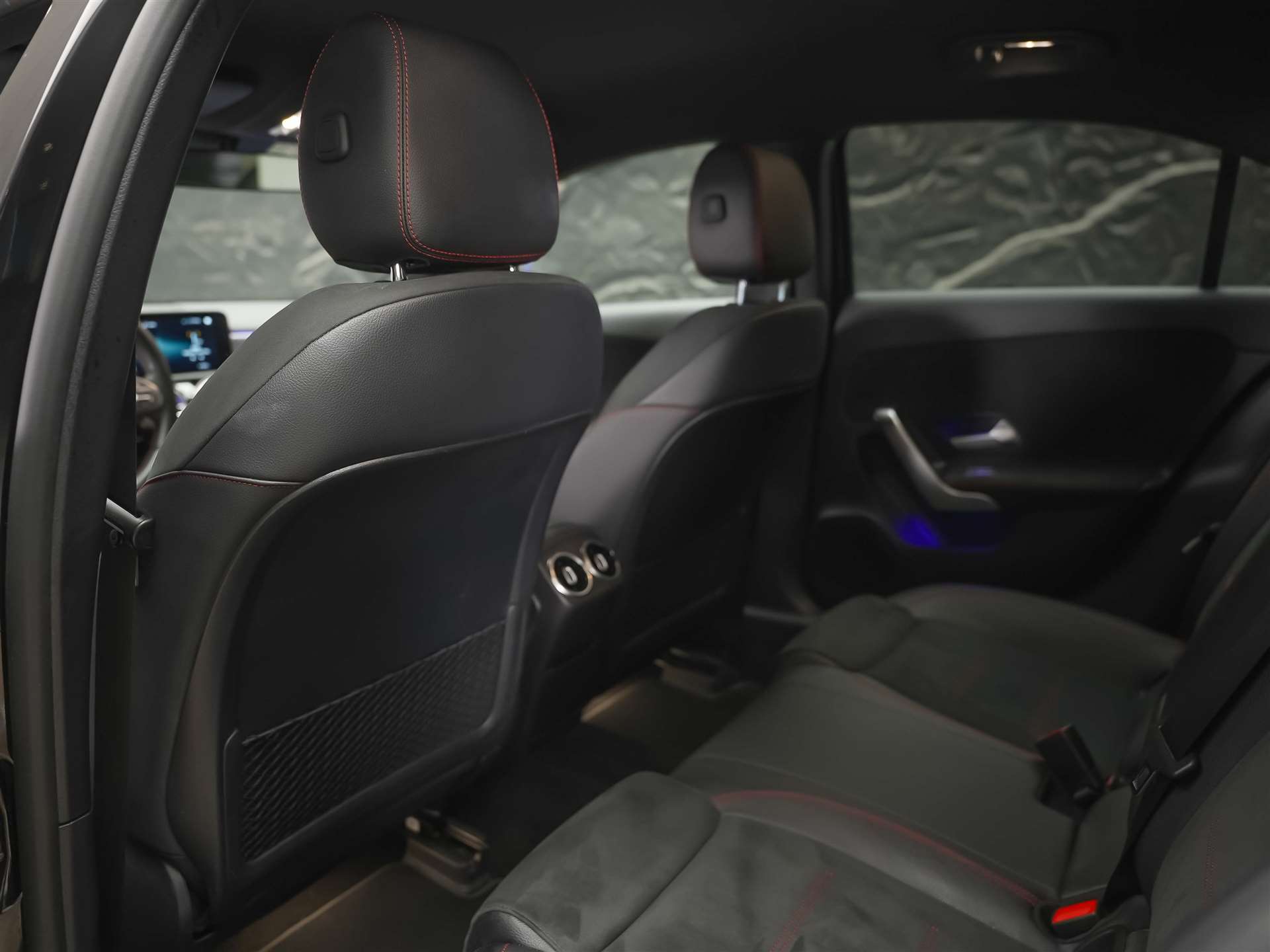 MERCEDES-BENZ A 35 AMG 4Matic Speedshift *Limousine*CH Auto*el. Sitze*360° Kamera*-image-10