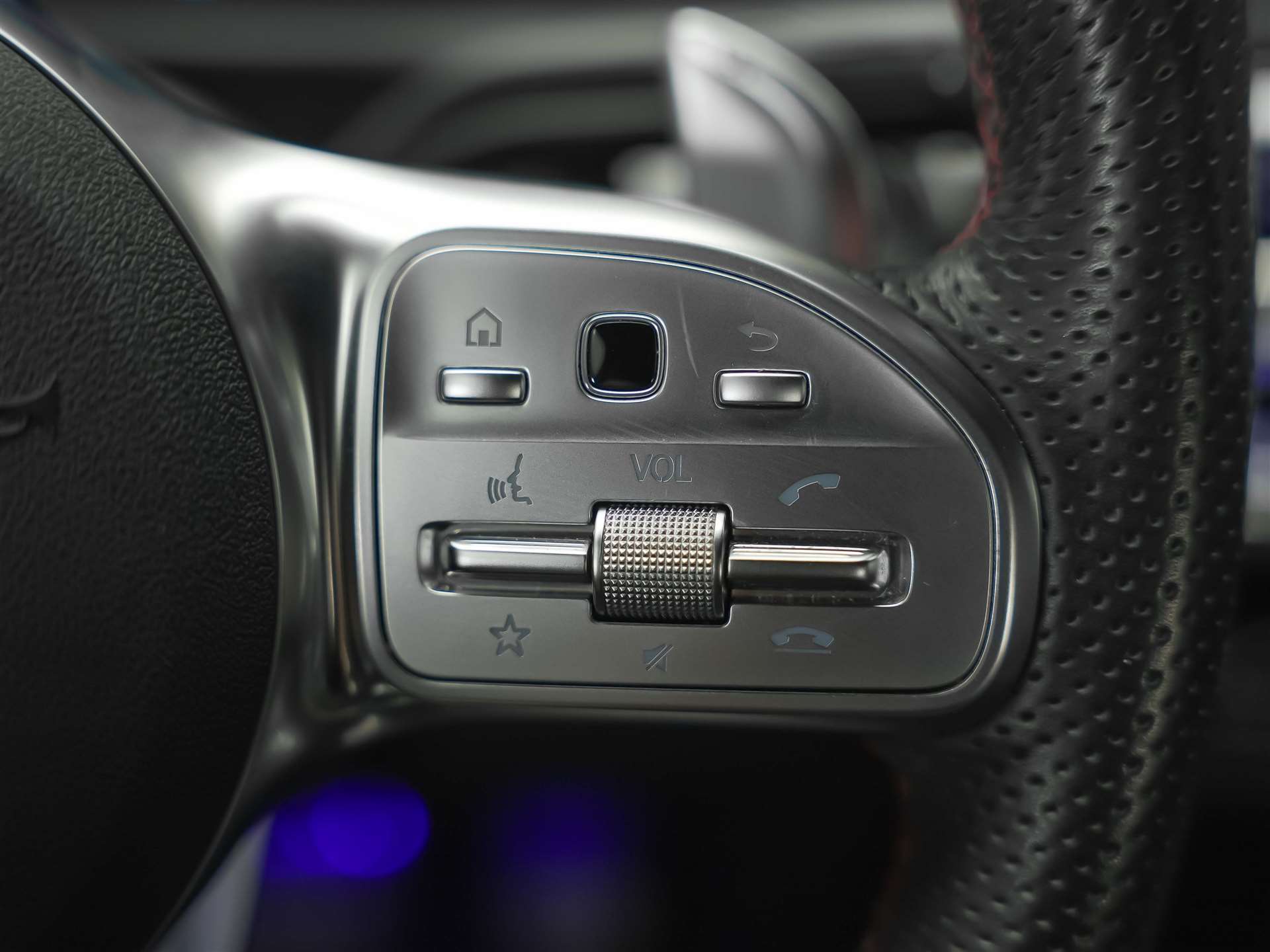 MERCEDES-BENZ A 35 AMG 4Matic Speedshift *Limousine*CH Auto*el. Sitze*360° Kamera*-image-29