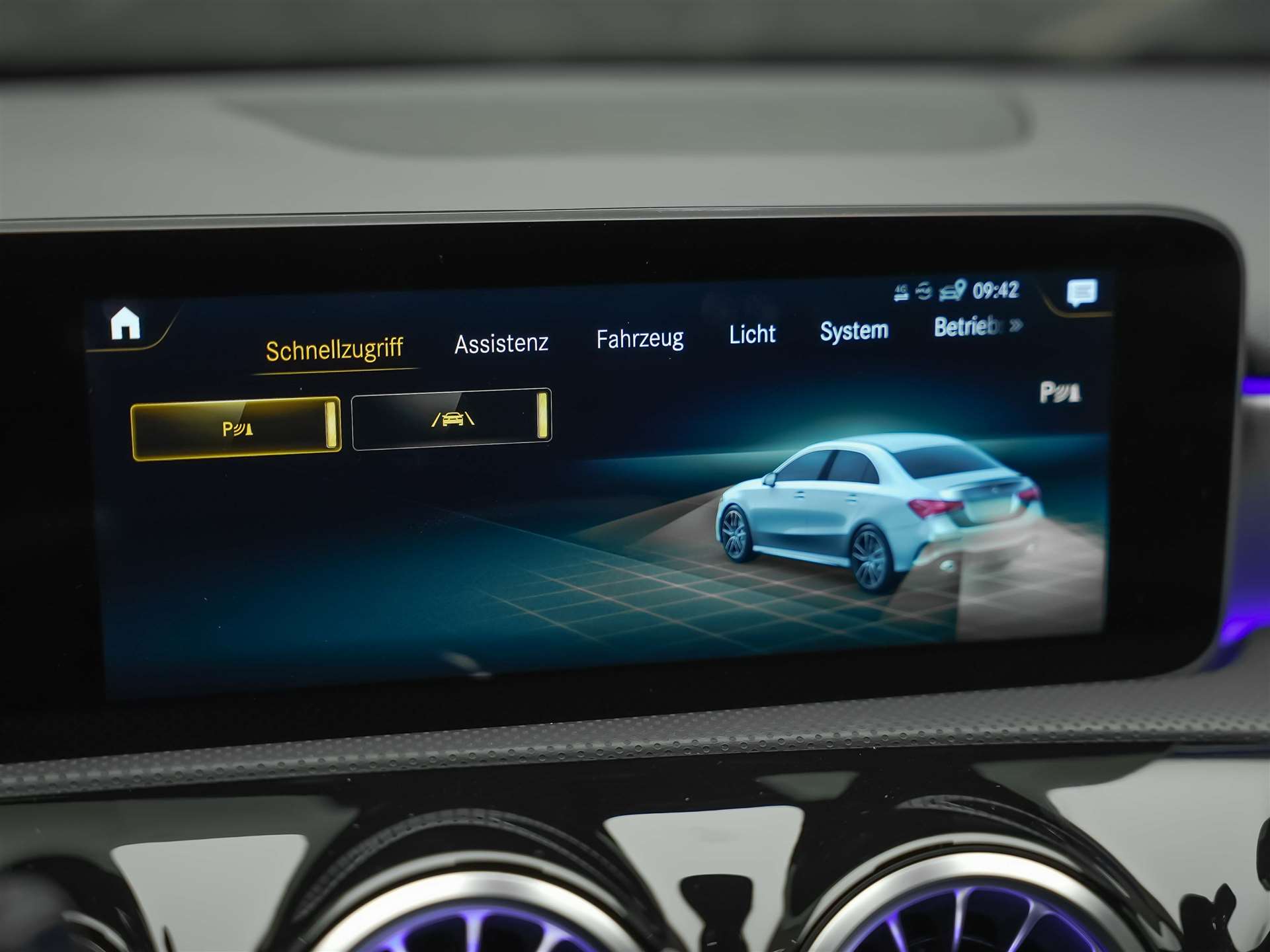 MERCEDES-BENZ A 35 AMG 4Matic Speedshift *Limousine*CH Auto*el. Sitze*360° Kamera*-image-39