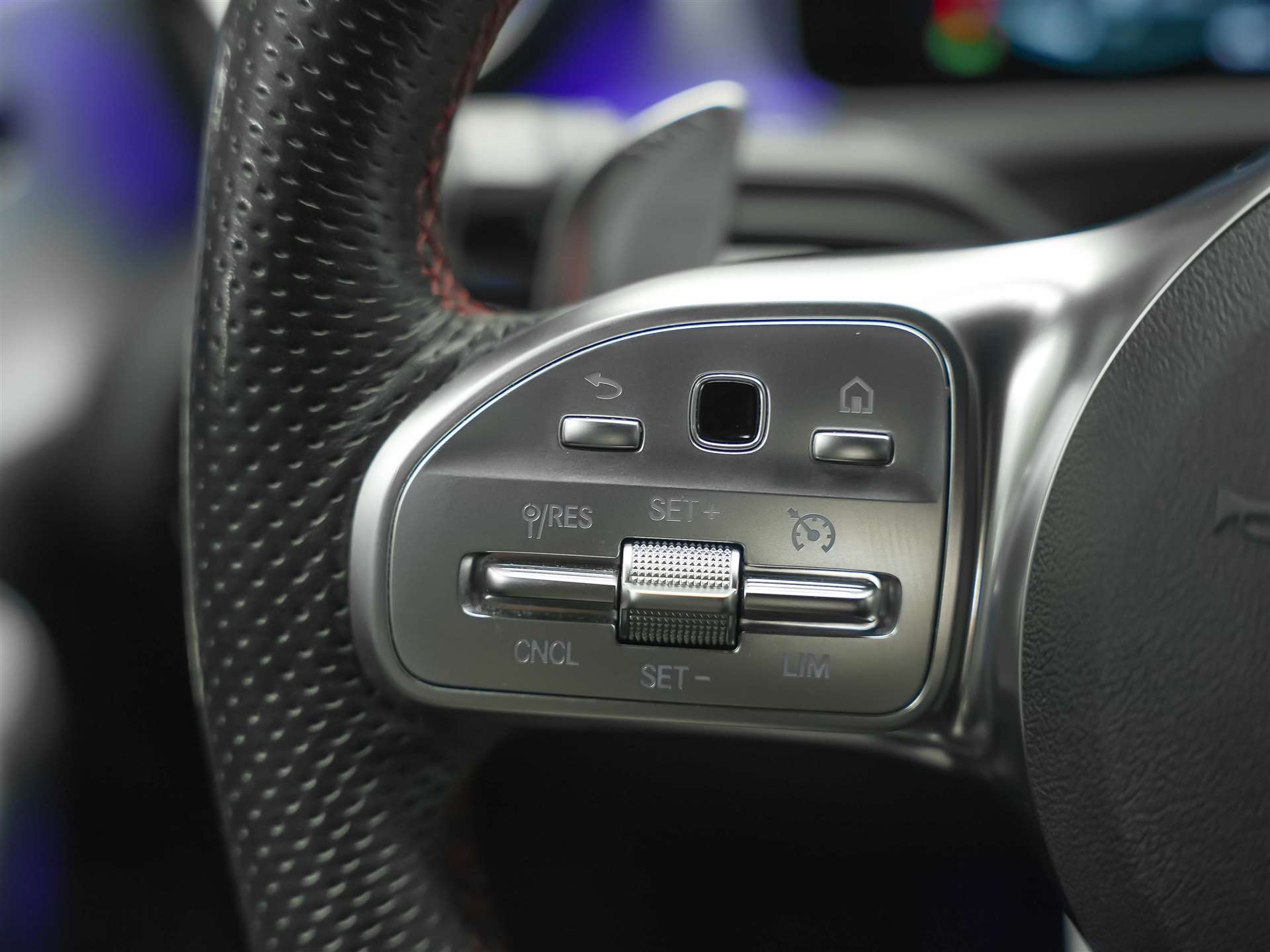 MERCEDES-BENZ A 35 AMG 4Matic Speedshift *Limousine*CH Auto*el. Sitze*360° Kamera*-image-28