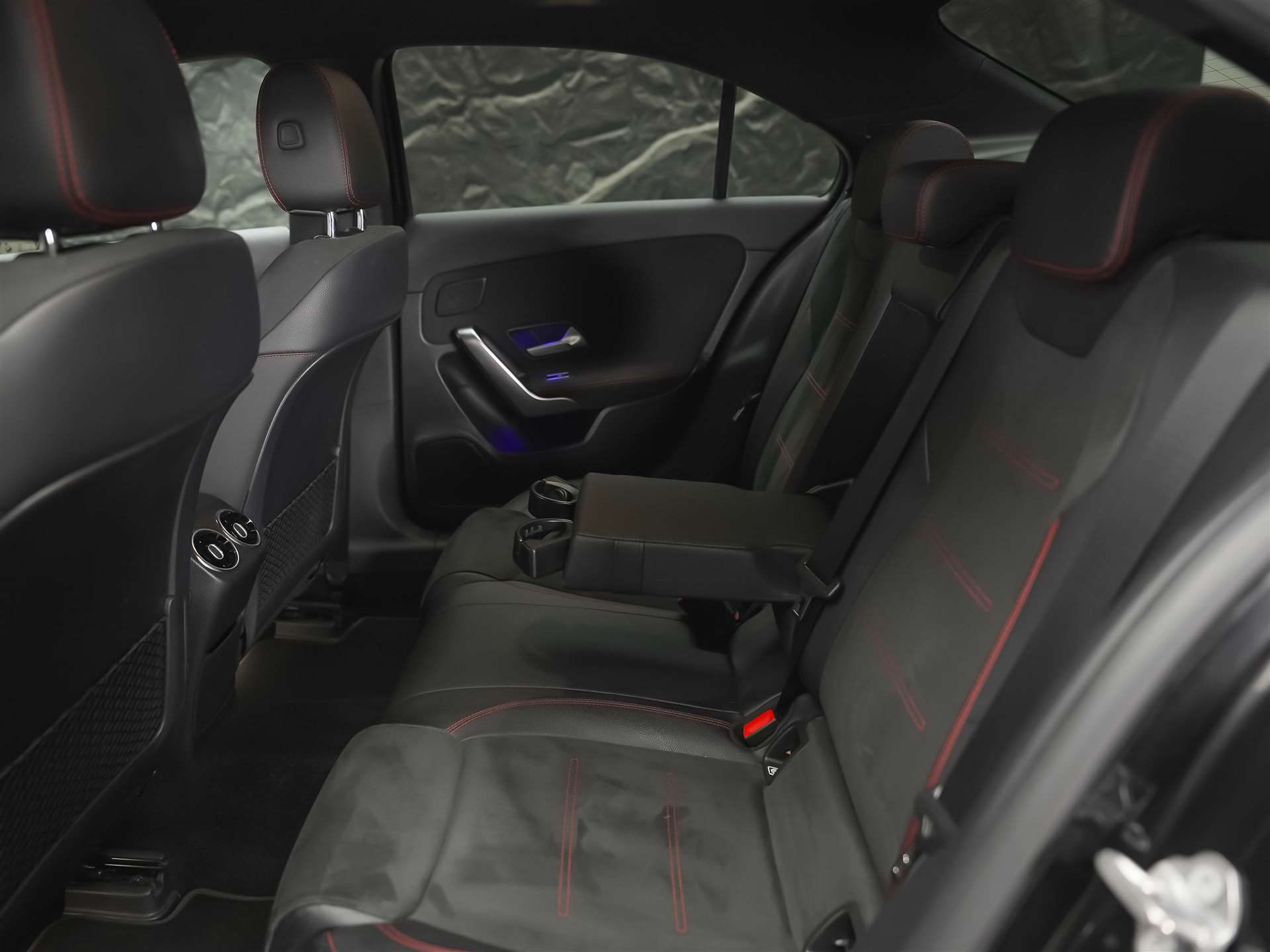 MERCEDES-BENZ A 35 AMG 4Matic Speedshift *Limousine*CH Auto*el. Sitze*360° Kamera*-image-11