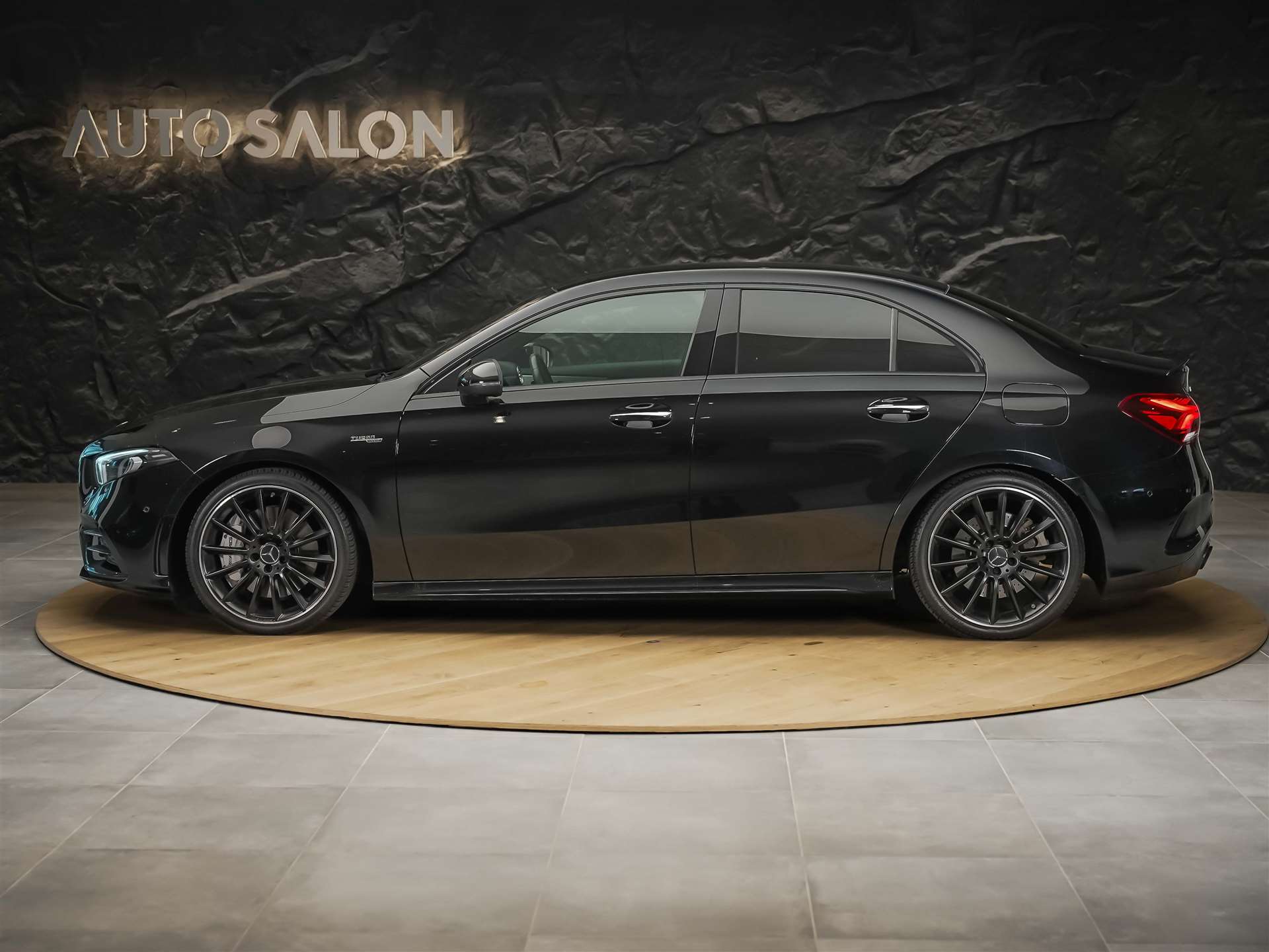 MERCEDES-BENZ A 35 AMG 4Matic Speedshift *Limousine*CH Auto*el. Sitze*360° Kamera*-image-1