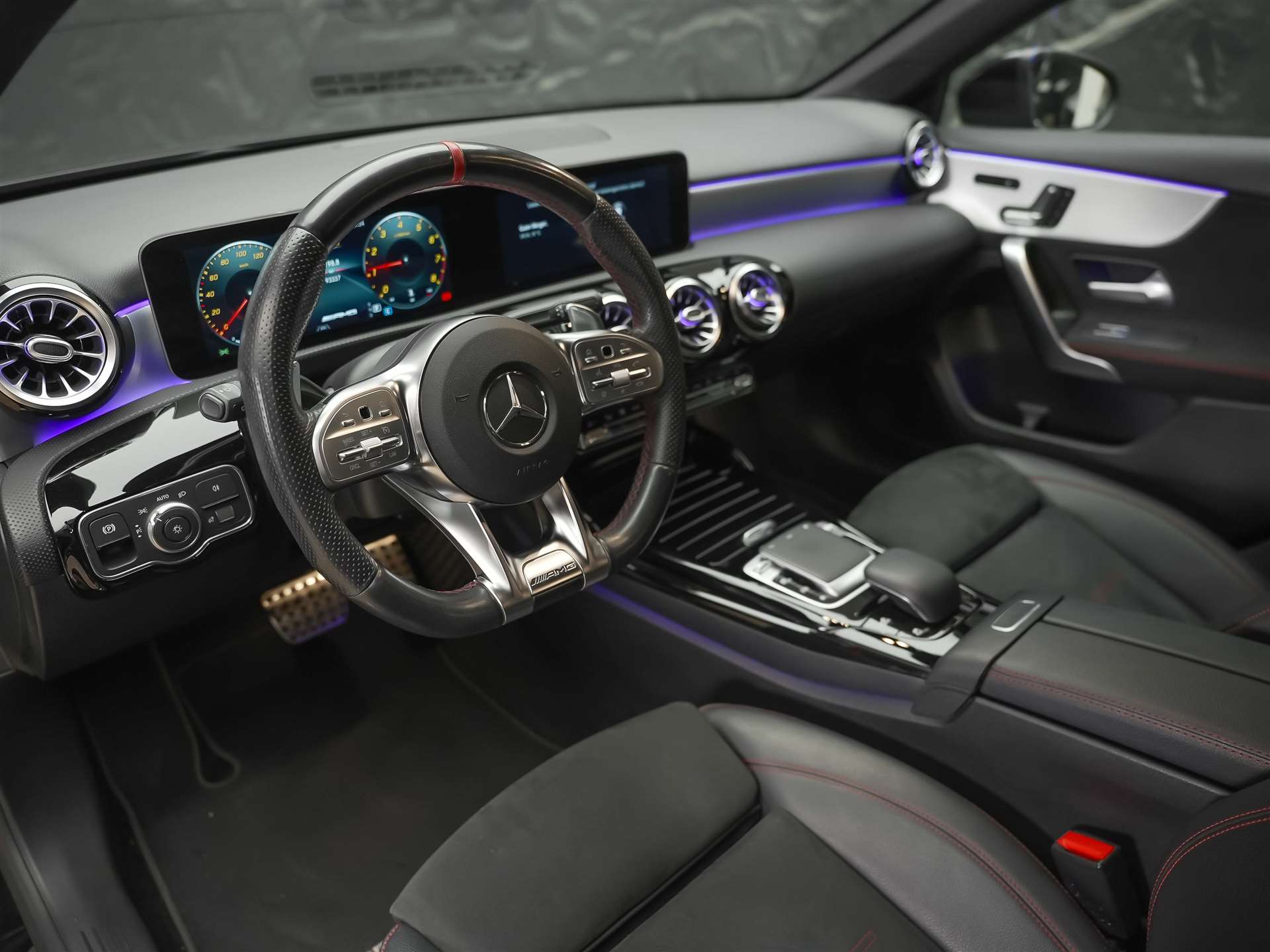 MERCEDES-BENZ A 35 AMG 4Matic Speedshift *Limousine*CH Auto*el. Sitze*360° Kamera*-image-7