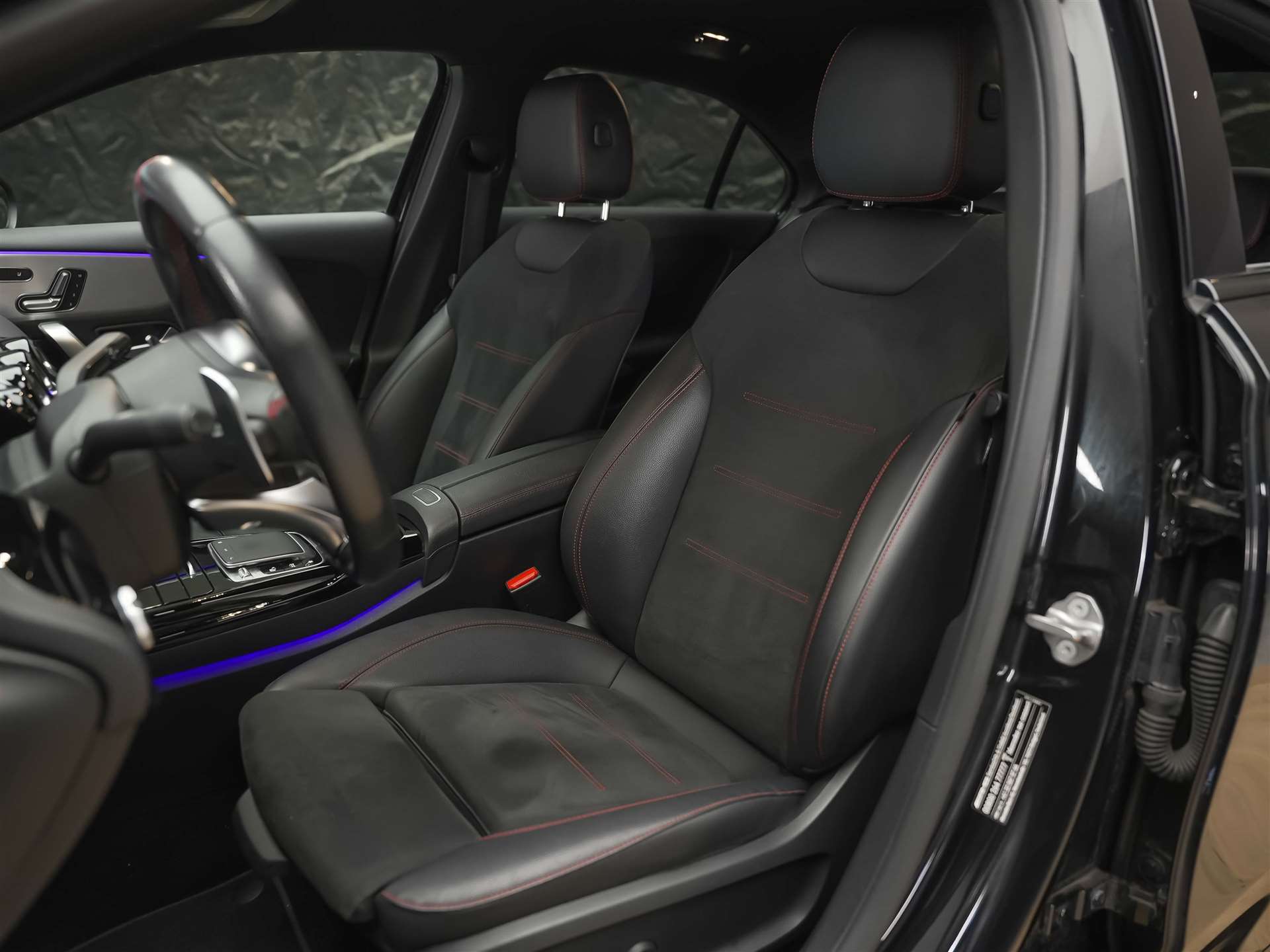MERCEDES-BENZ A 35 AMG 4Matic Speedshift *Limousine*CH Auto*el. Sitze*360° Kamera*-image-9