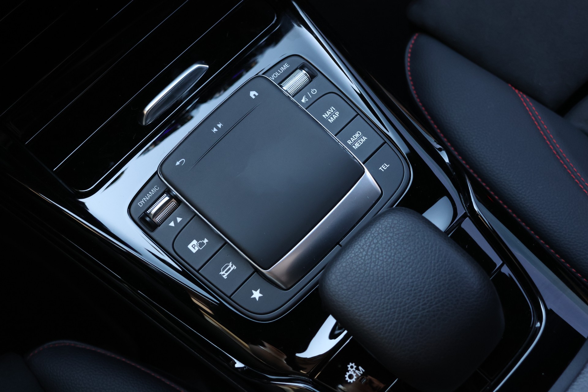 MERCEDES-BENZ CLA Shooting Brake 35 AMG 4Matic 7G-DCT-image-22