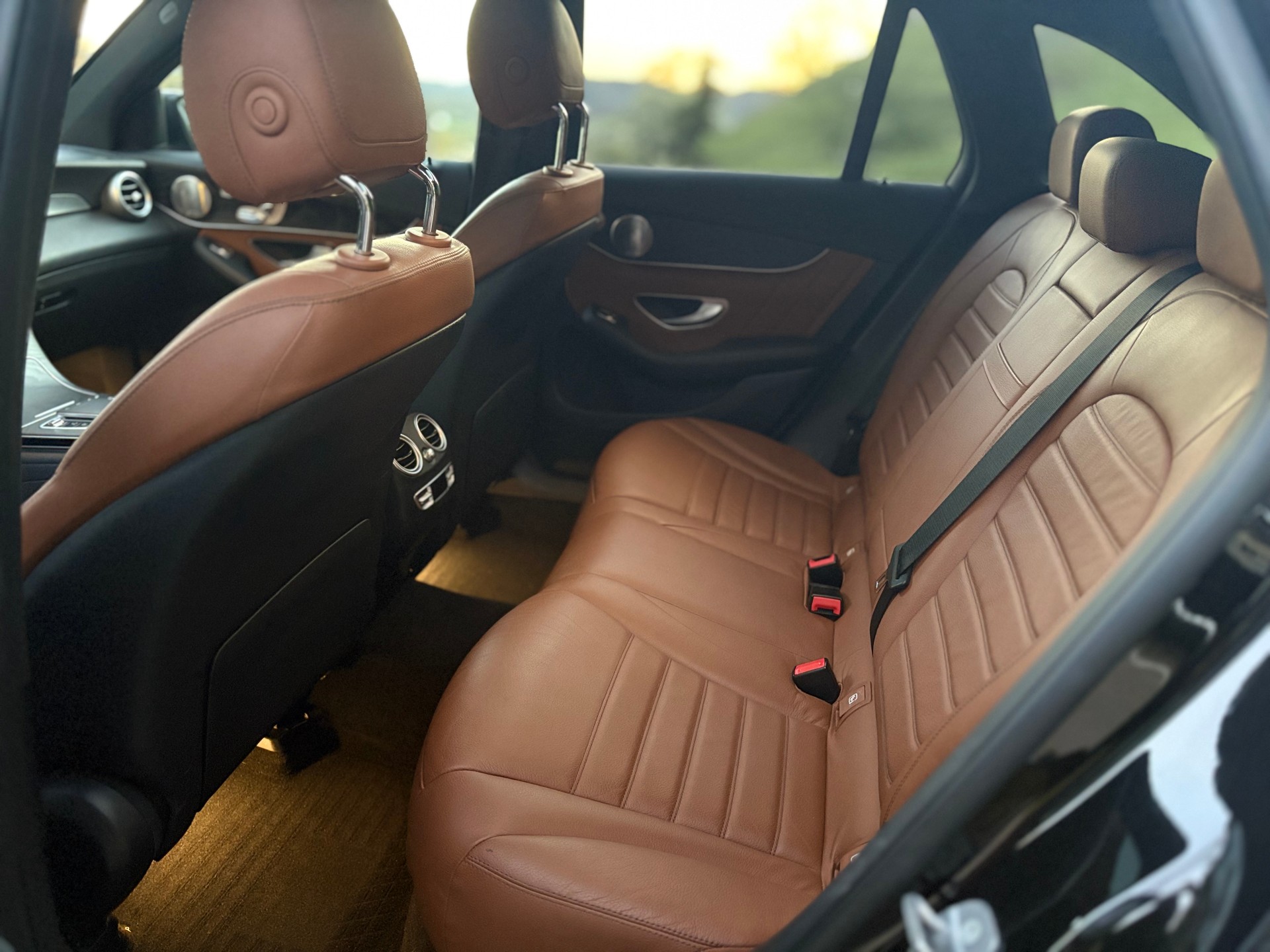 MERCEDES-BENZ GLC 300 e AMG Line 4Matic 9G-Tronic-image-6