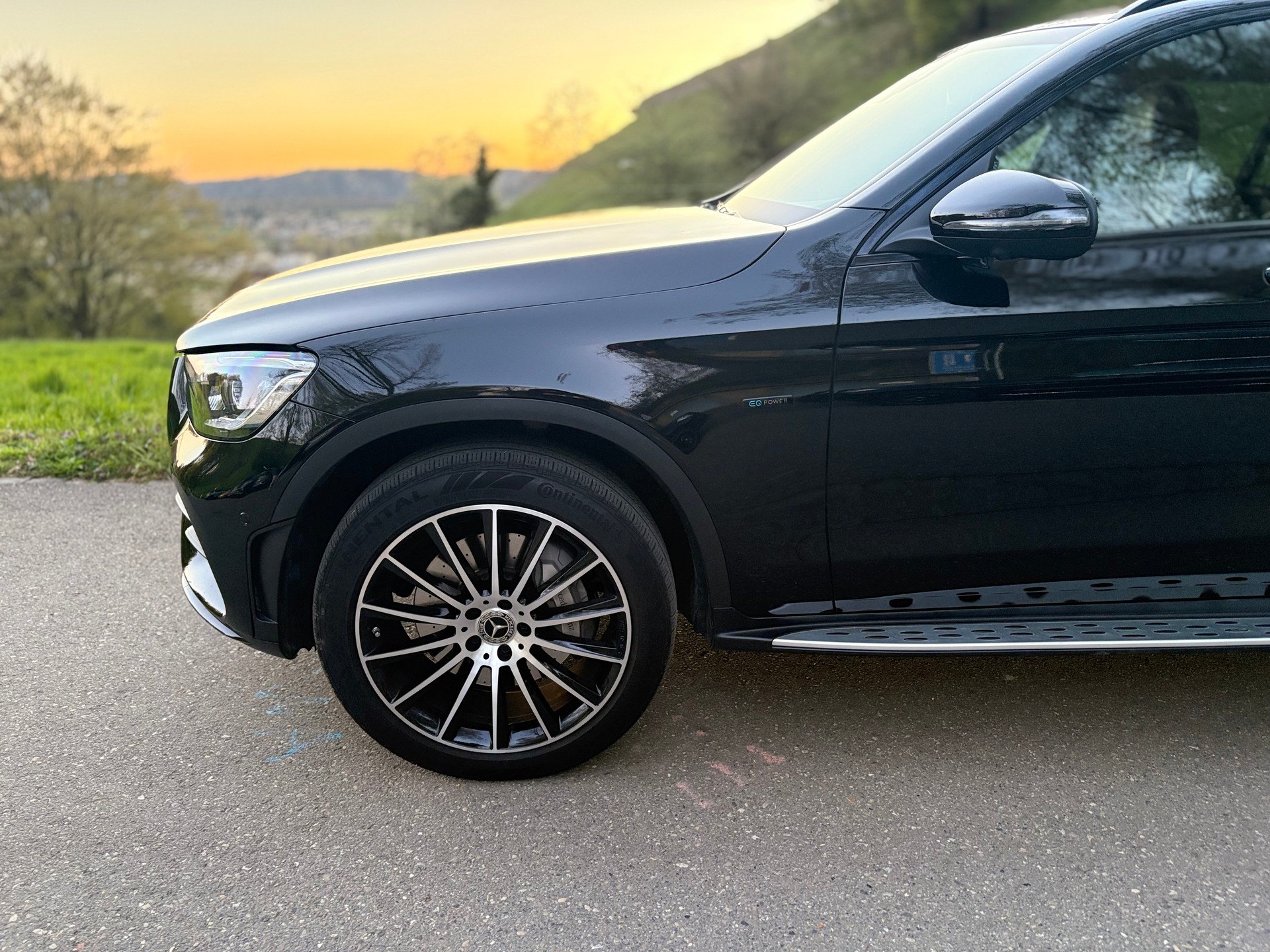 MERCEDES-BENZ GLC 300 e AMG Line 4Matic 9G-Tronic-image-3