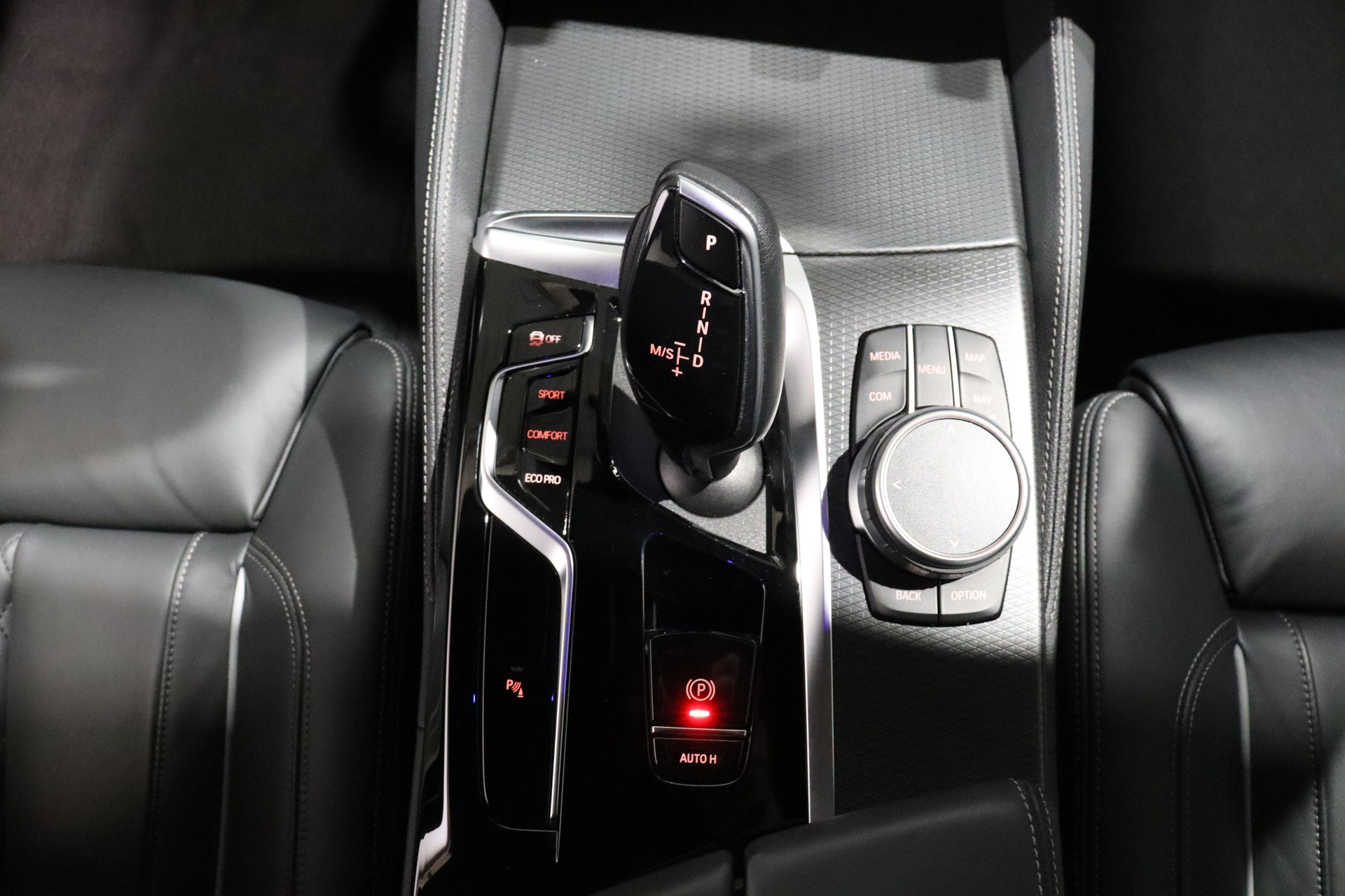 BMW 530i xDrive Touring-image-9