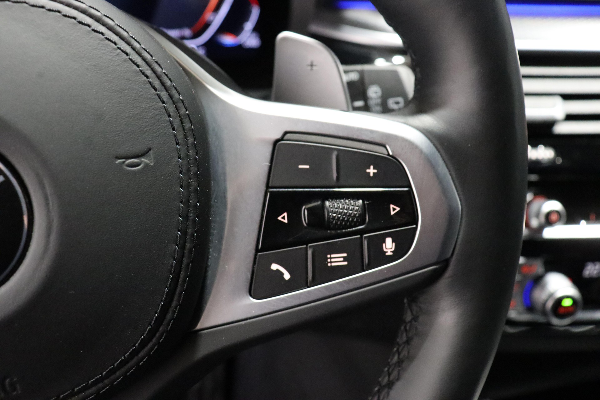 BMW 530i xDrive Touring-image-17