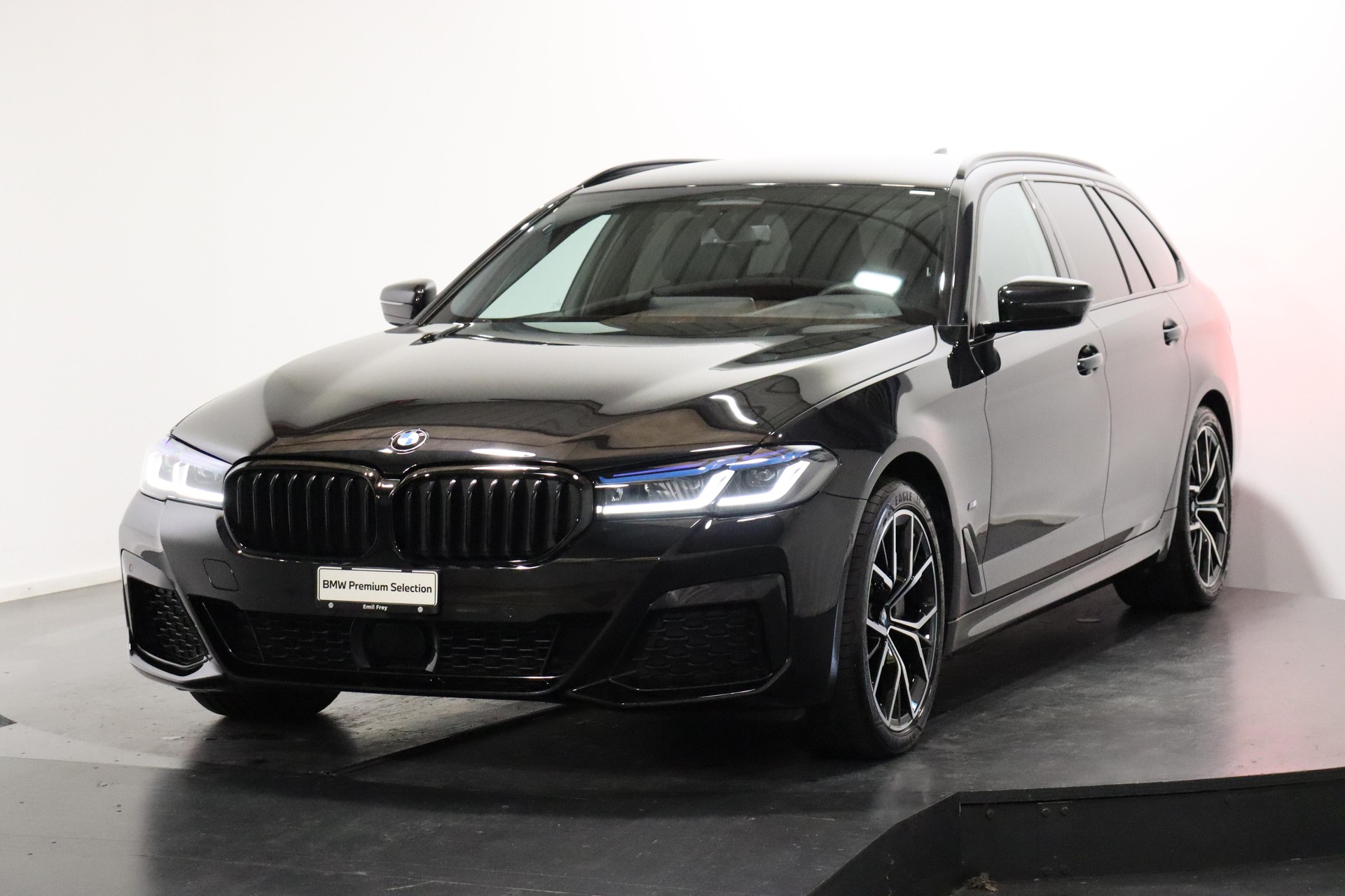 BMW 530i xDrive Touring-image-0
