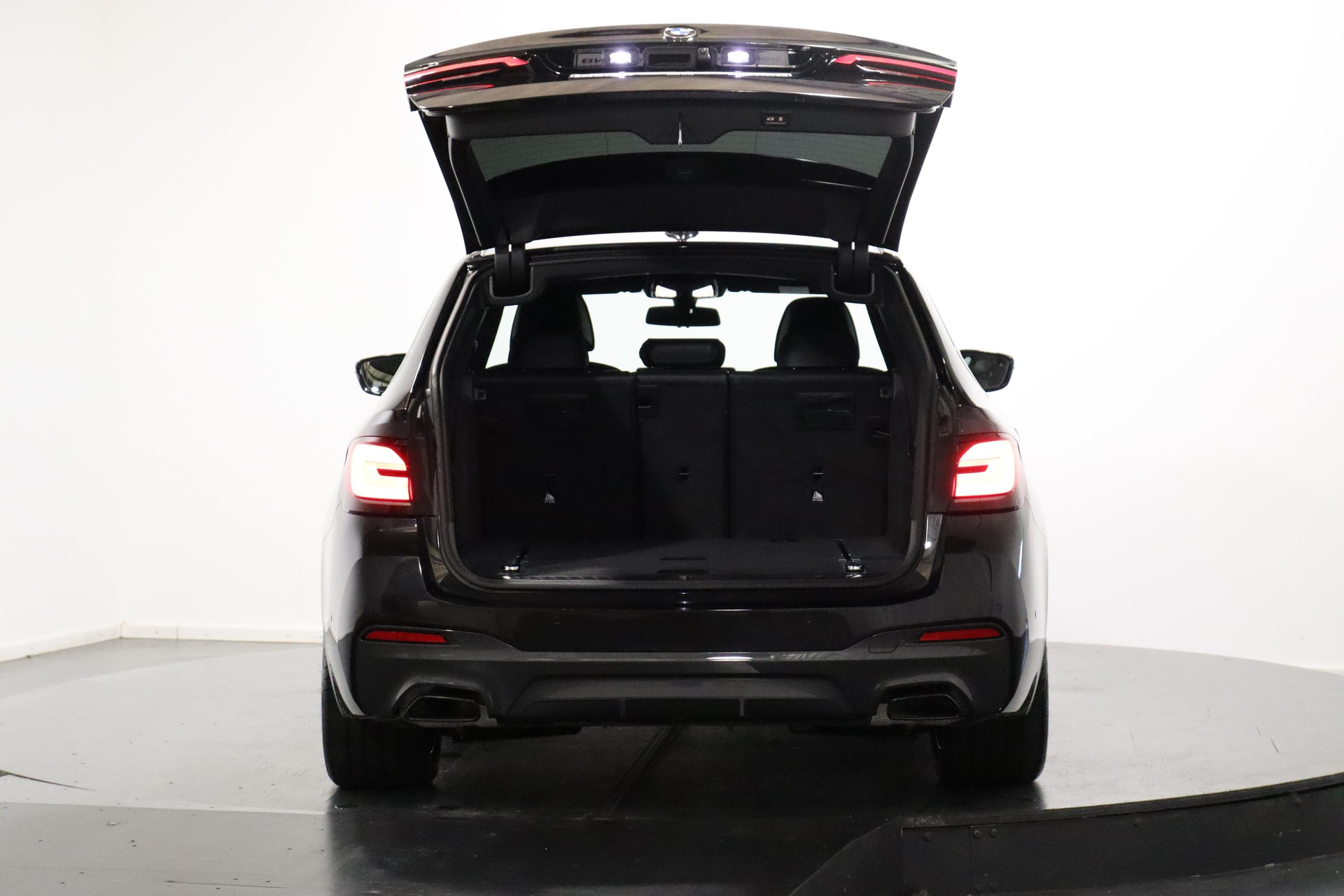 BMW 530i xDrive Touring-image-4