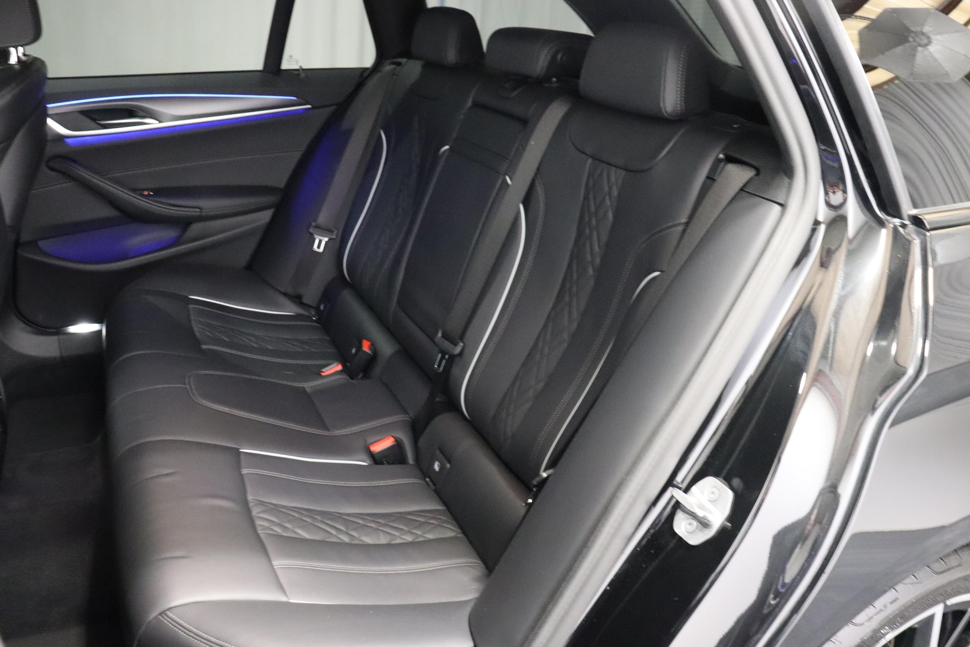 BMW 530i xDrive Touring-image-8