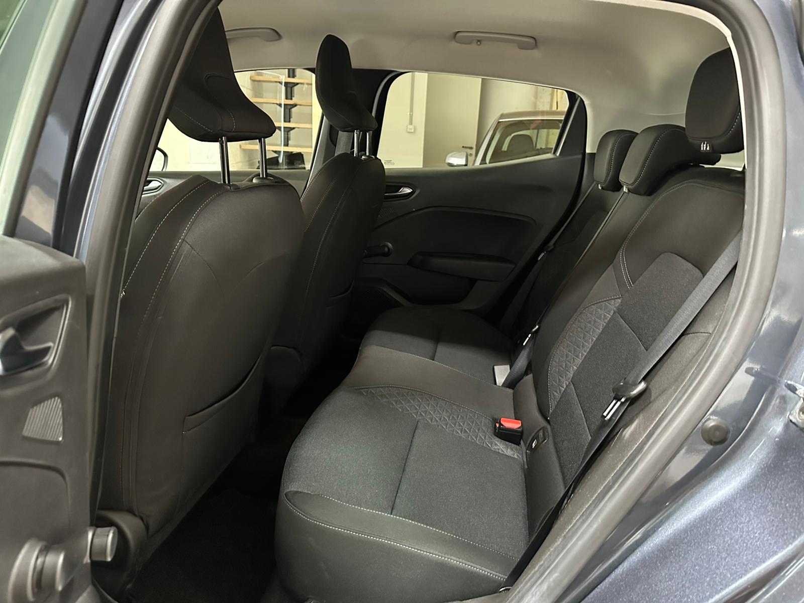 RENAULT Clio 1.6 E-Tech Zen-image-8
