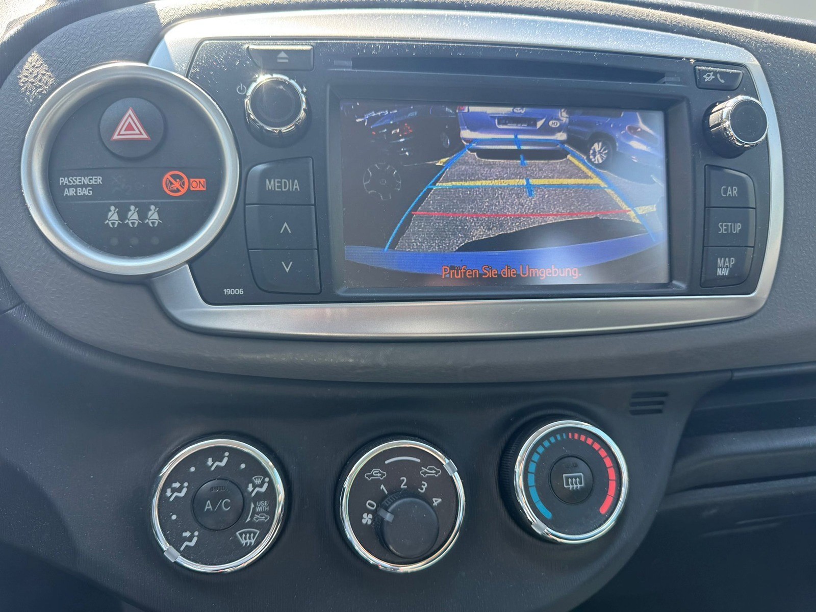 TOYOTA Yaris 1.33 Luna-image-9