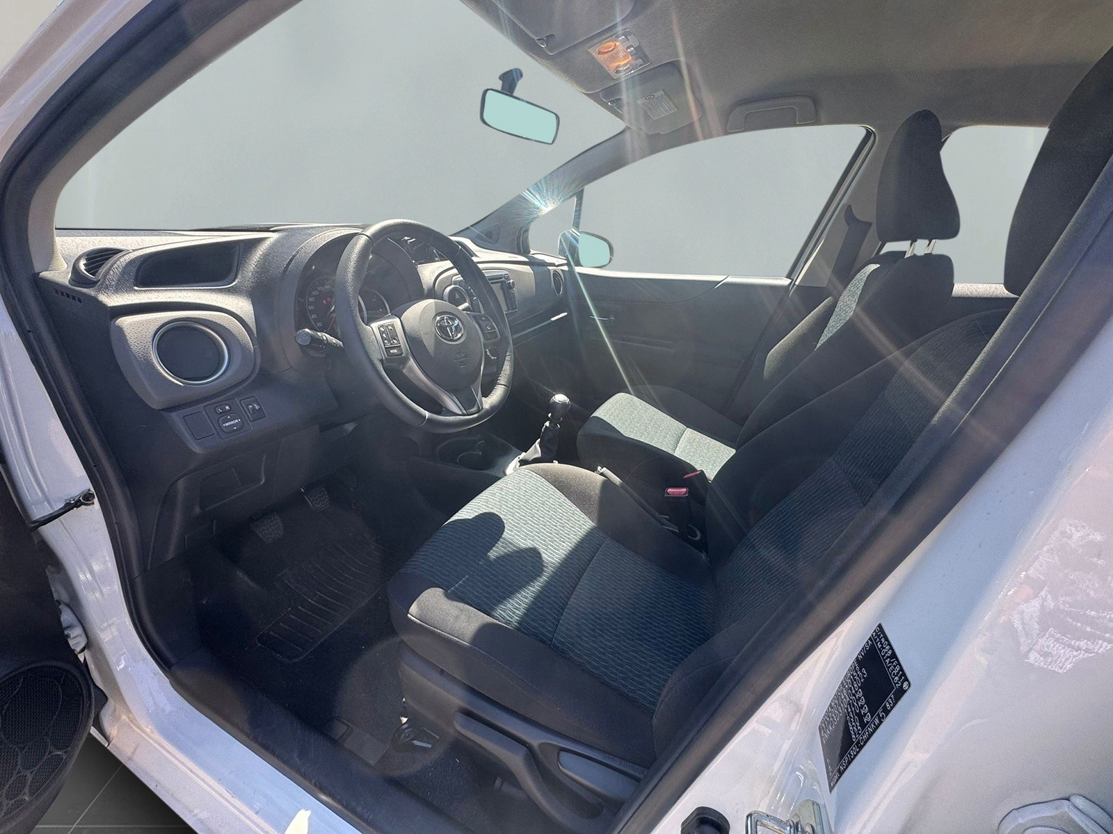 TOYOTA Yaris 1.33 Luna-image-14