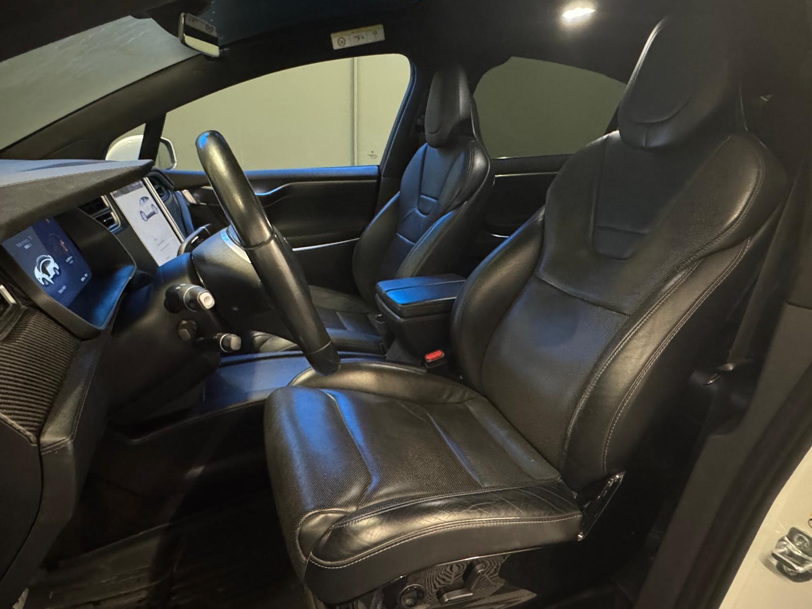 TESLA Model X 90 D-image-9