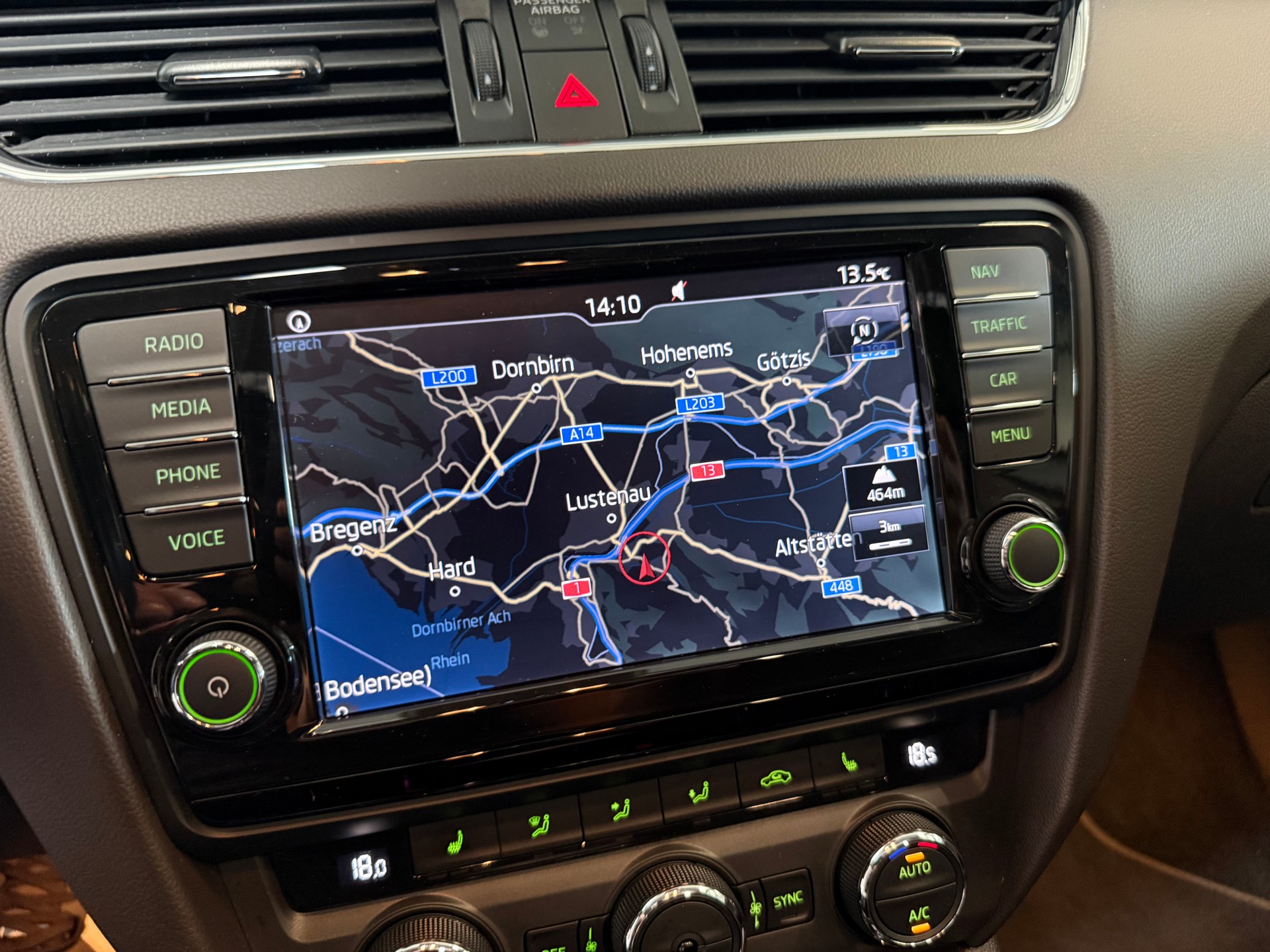 SKODA Octavia Combi 2.0 TDI 184 L & K 4x4 DSG-image-14