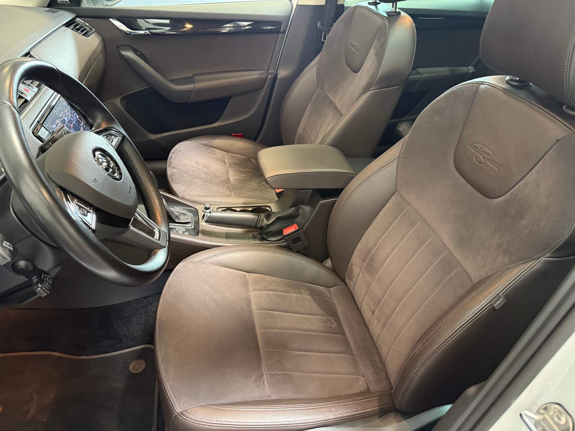 SKODA Octavia Combi 2.0 TDI 184 L & K 4x4 DSG-image-9