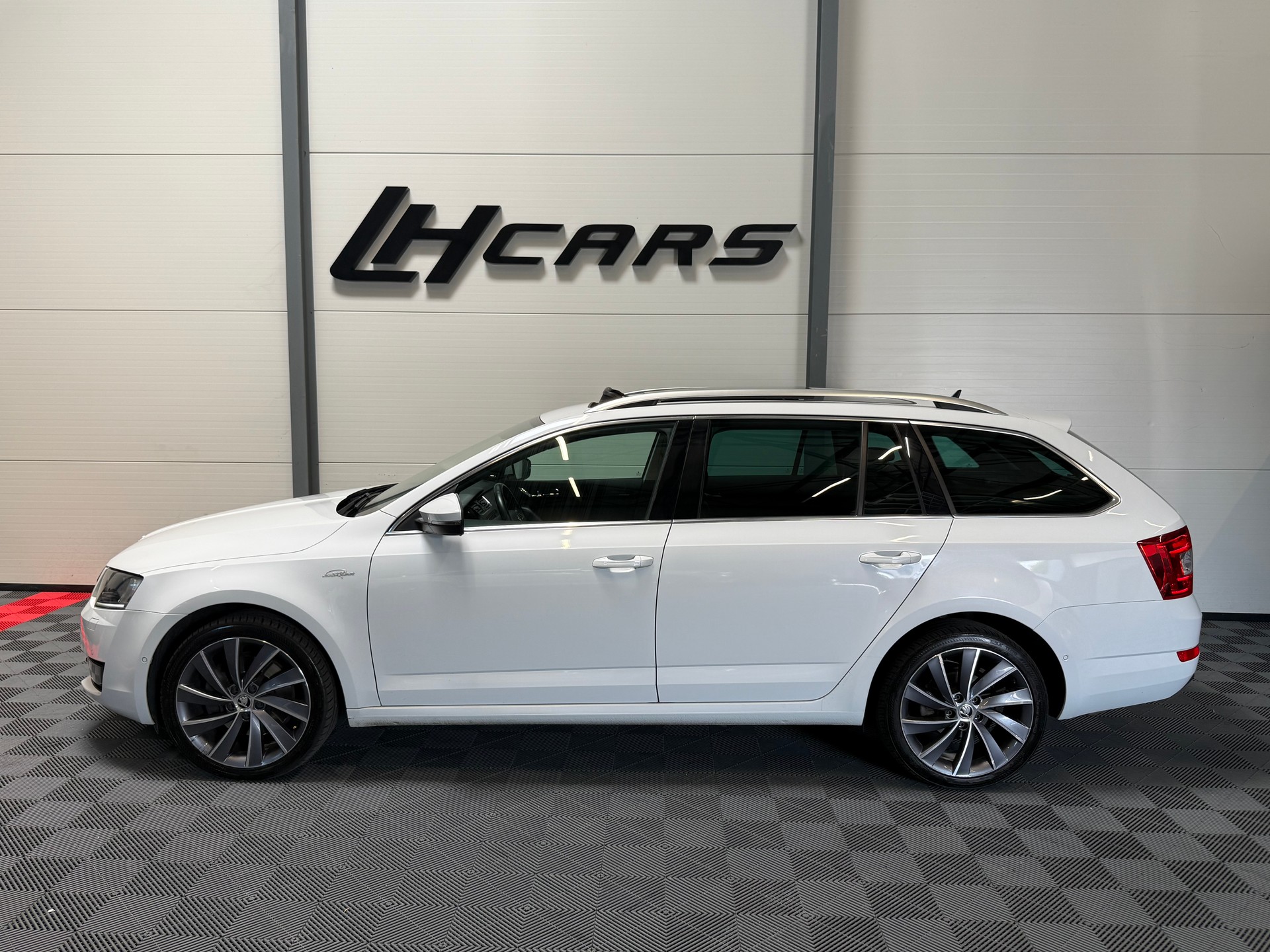 SKODA Octavia Combi 2.0 TDI 184 L & K 4x4 DSG-image-1