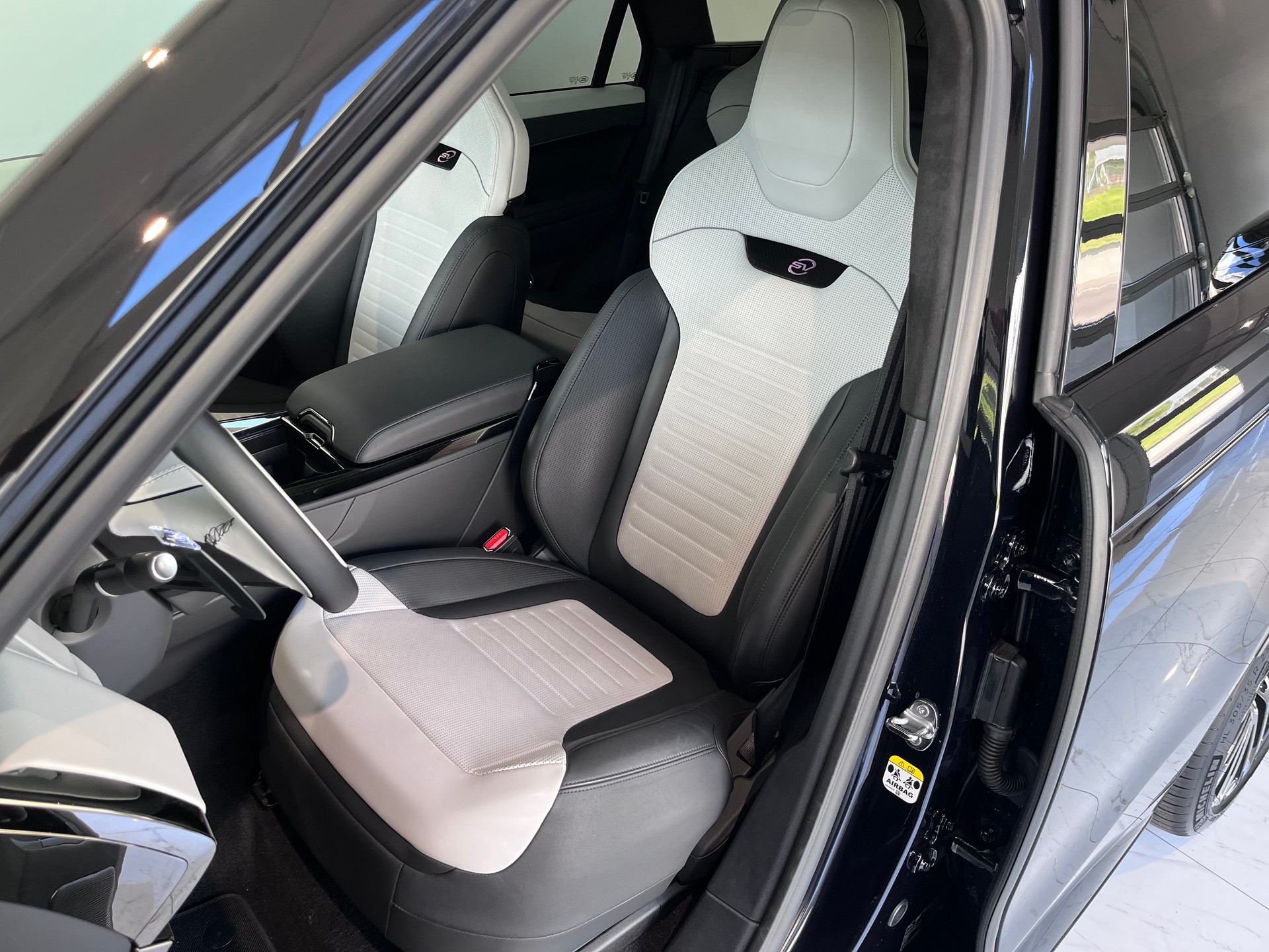 LAND ROVER Range Rover Sport P635 SV Edition Two-image-5