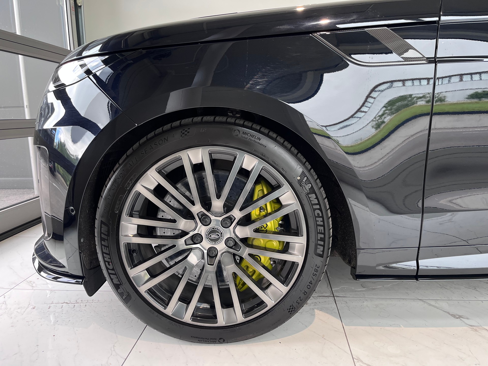 LAND ROVER Range Rover Sport P635 SV Edition Two-image-14
