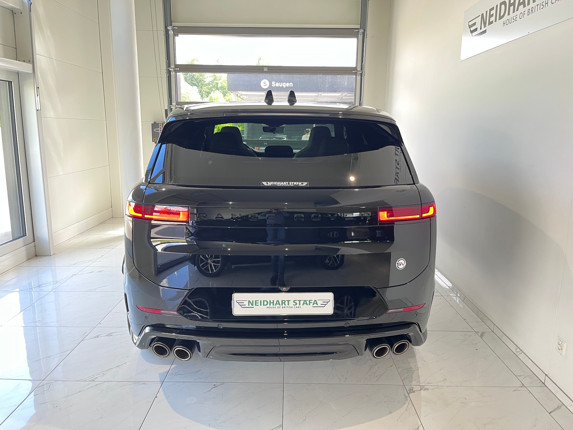 LAND ROVER Range Rover Sport P635 SV Edition Two-showroom-element-3
