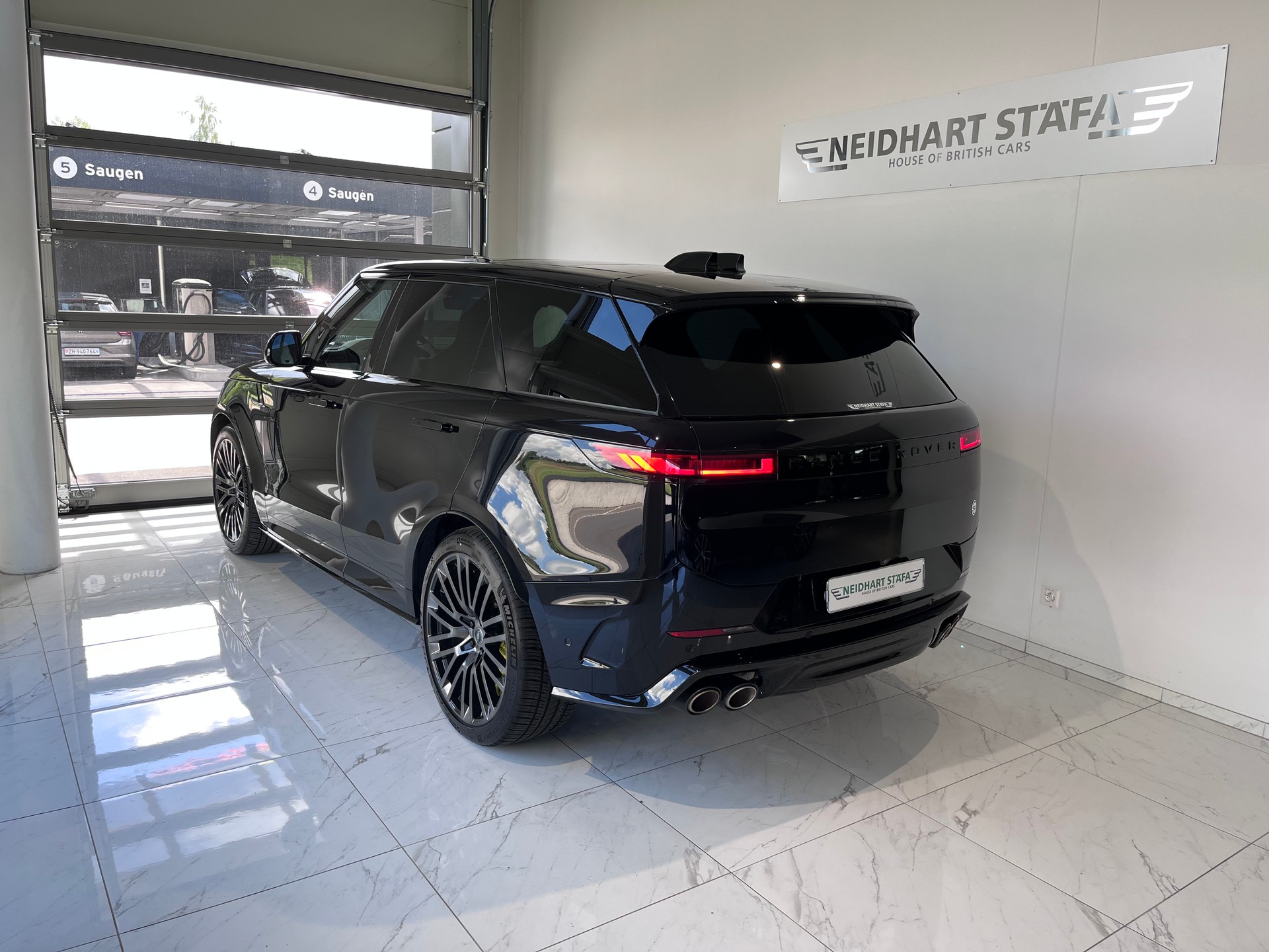 LAND ROVER Range Rover Sport P635 SV Edition Two-showroom-element-2